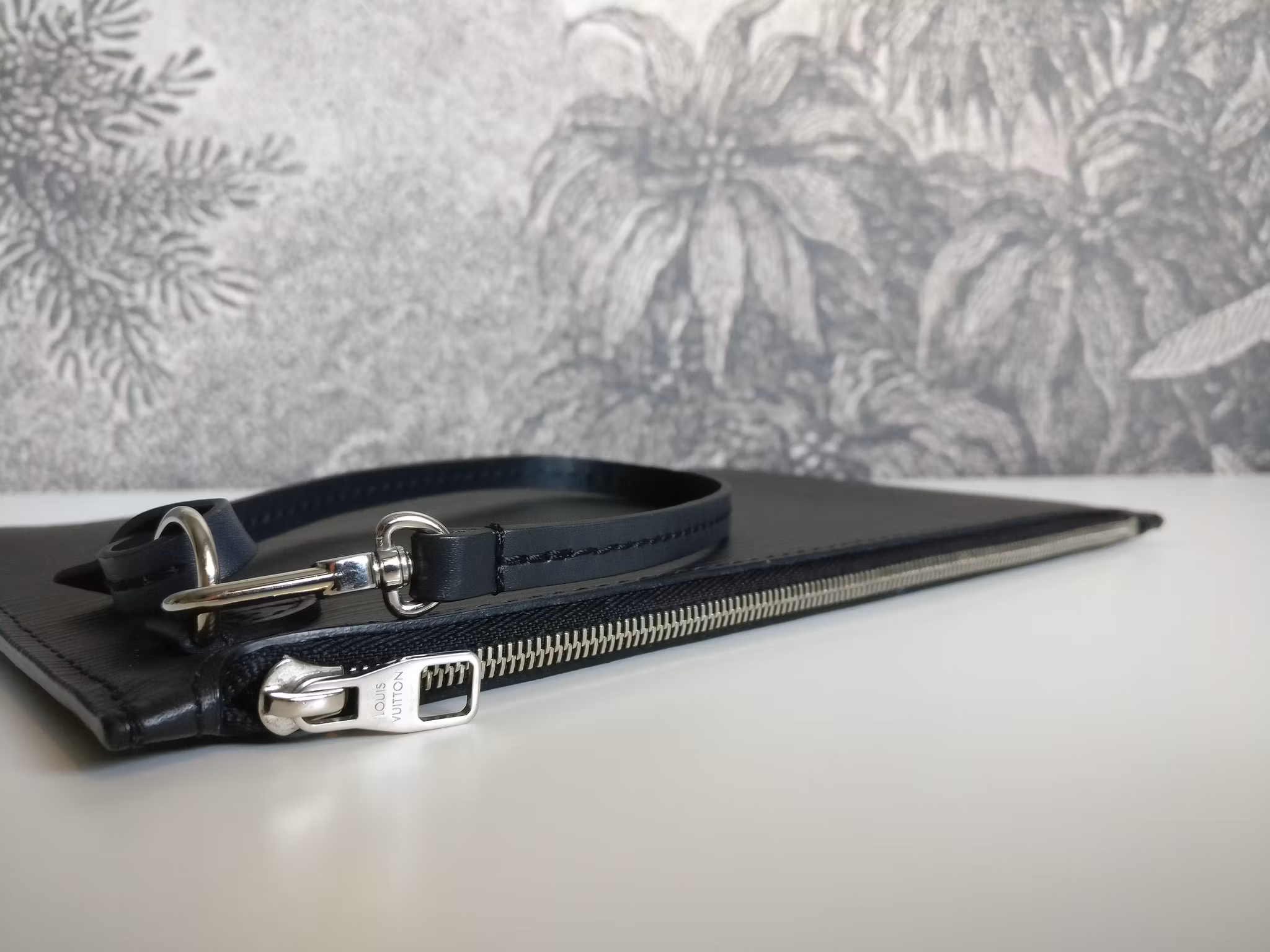 Louis Vuitton Neverfull MM epi clutch