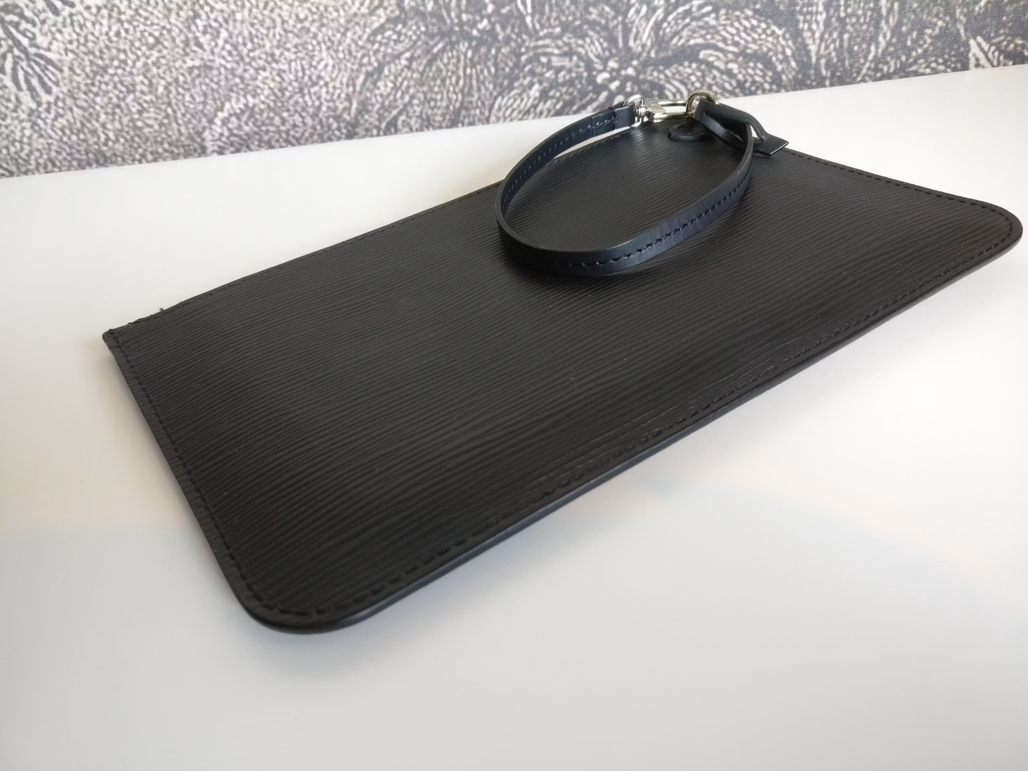 Louis Vuitton Neverfull MM epi clutch