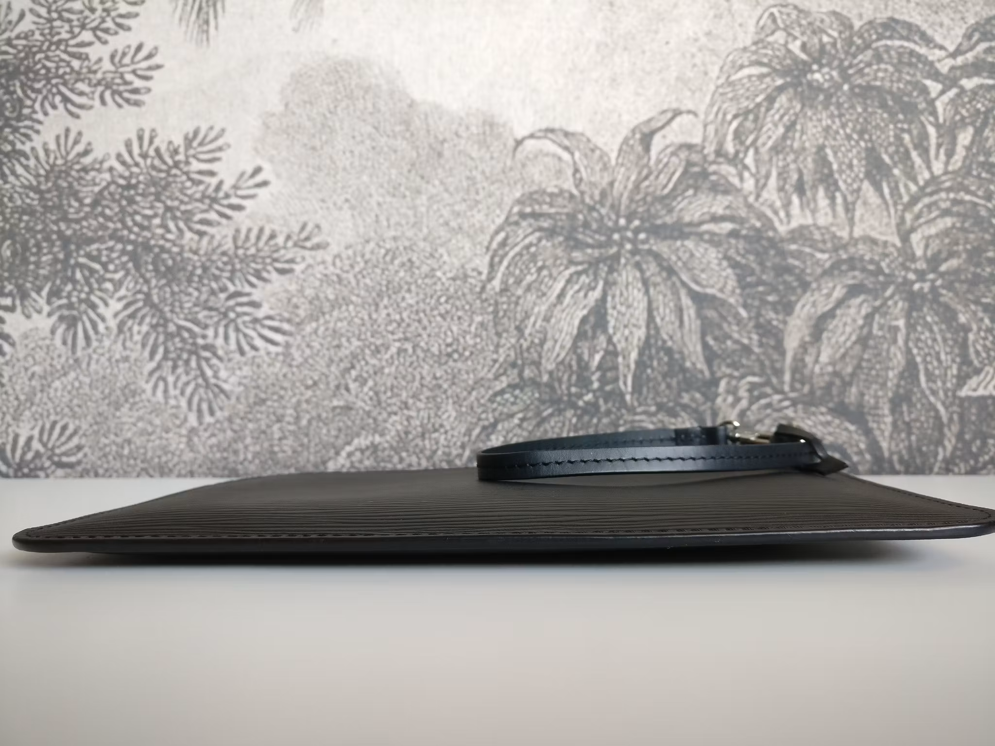 Louis Vuitton Neverfull MM epi clutch