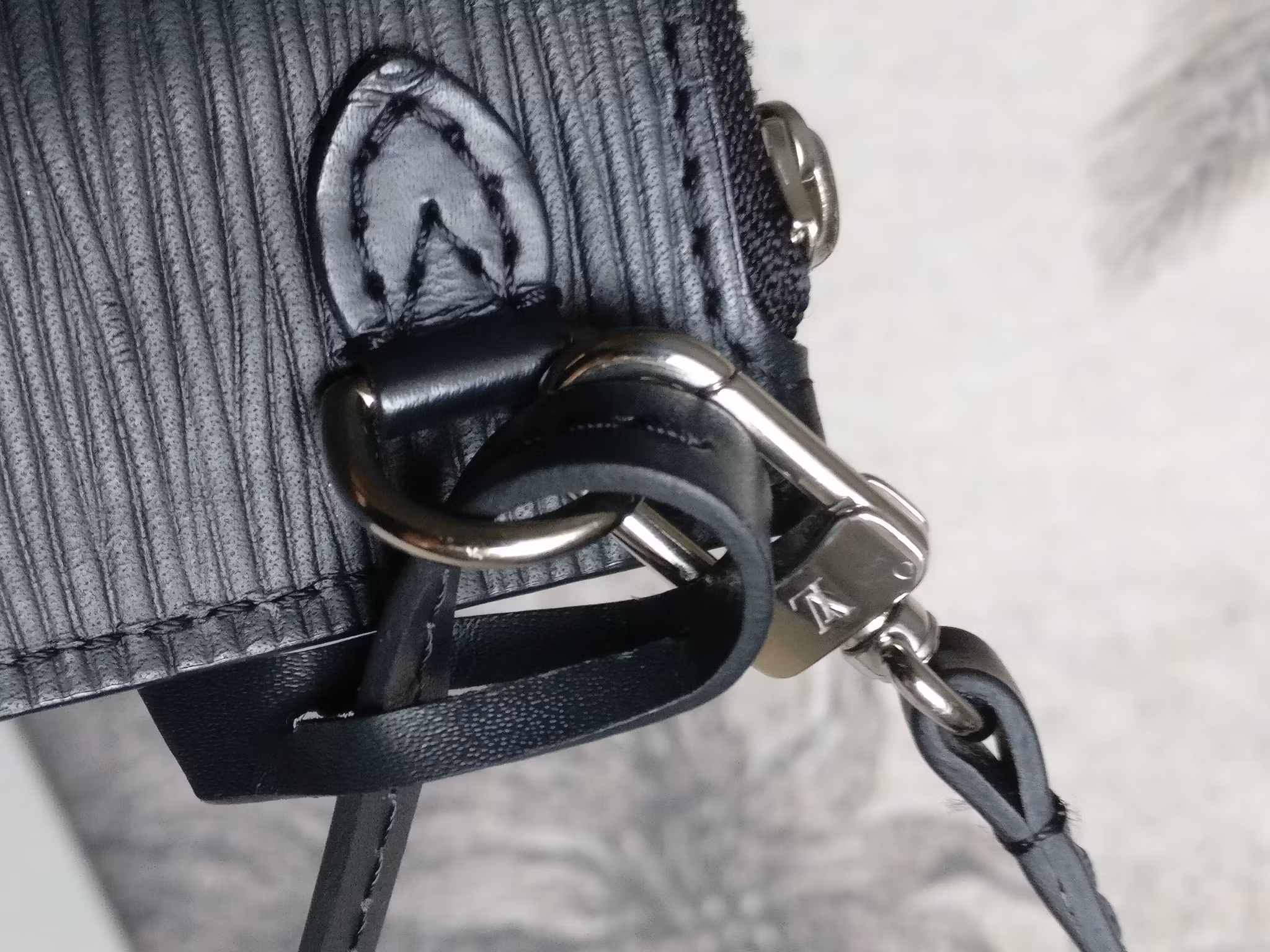 Louis Vuitton Neverfull MM epi clutch