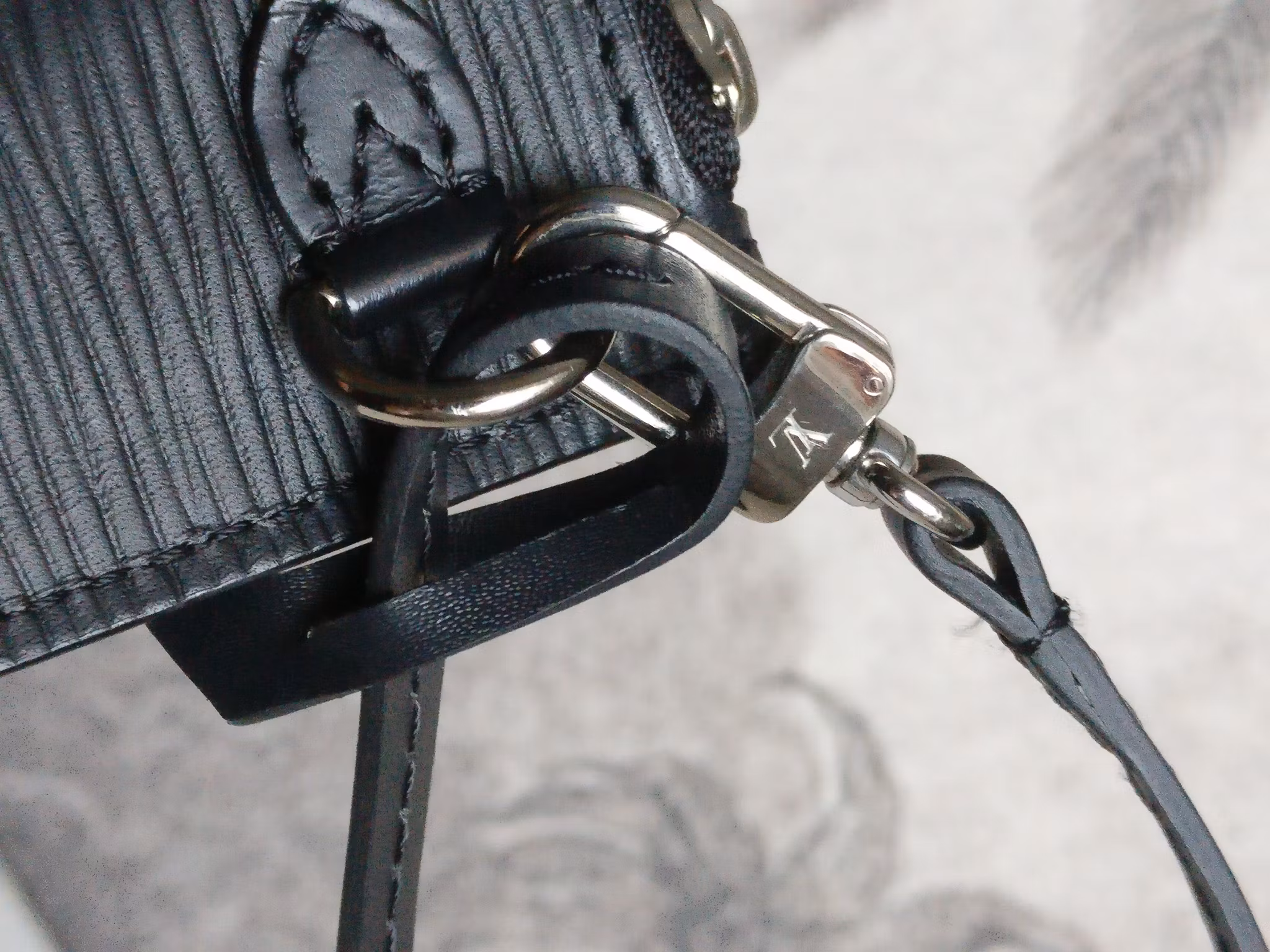 Louis Vuitton Neverfull MM epi clutch