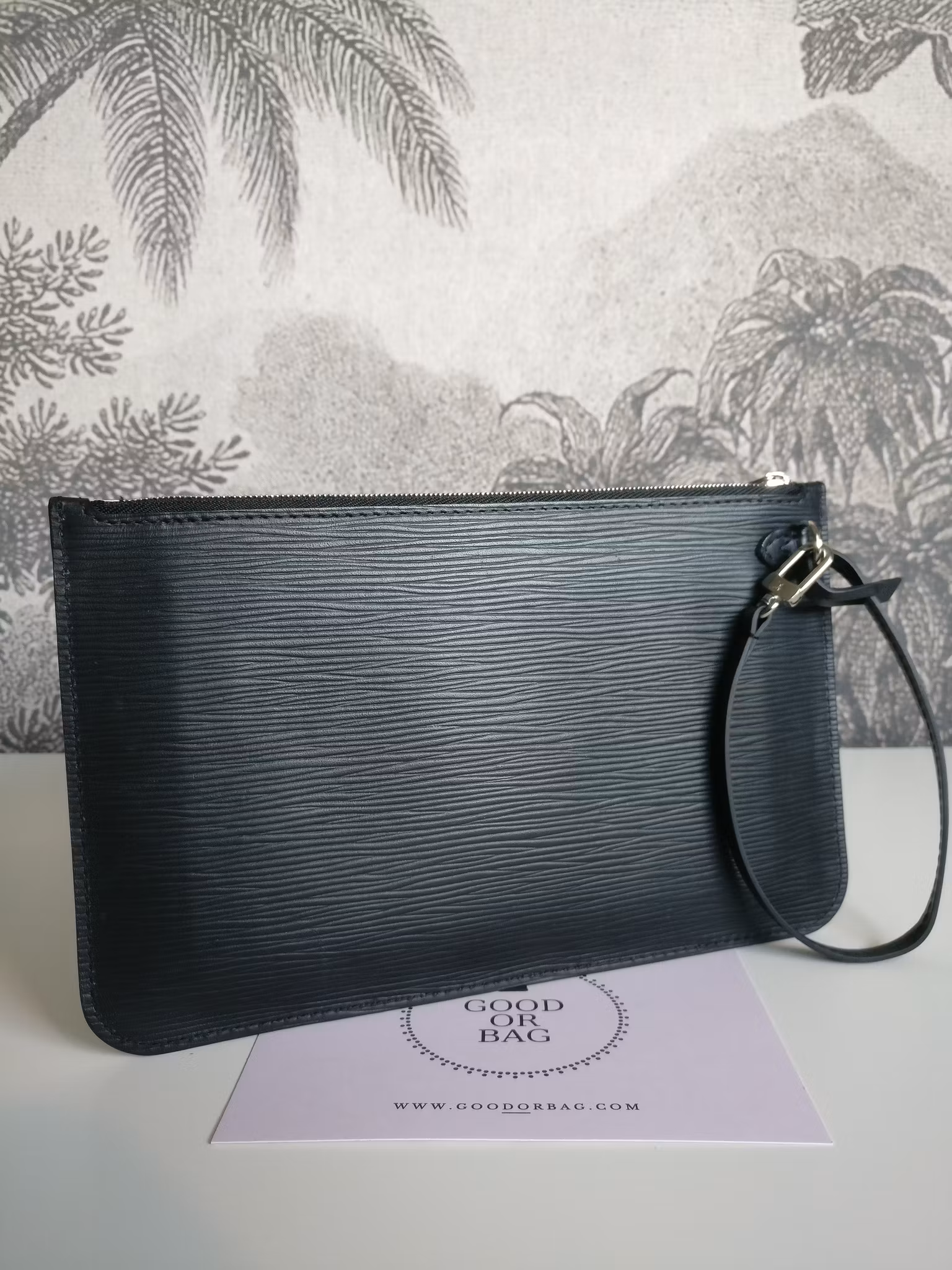 Louis Vuitton Neverfull MM epi clutch