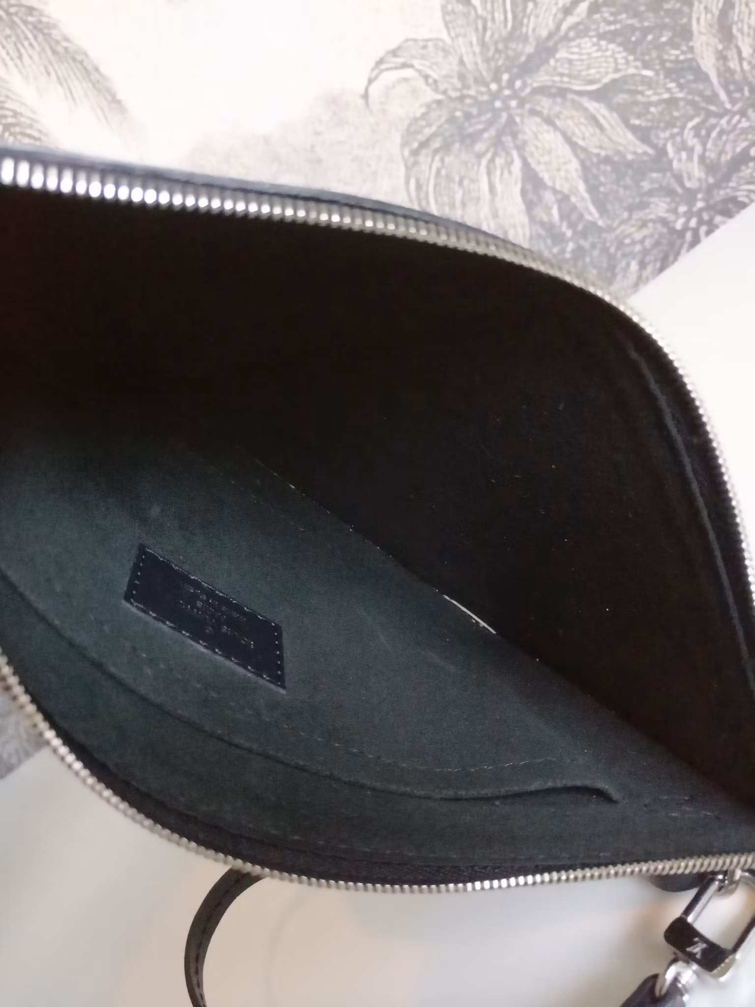 Louis Vuitton Neverfull MM epi clutch