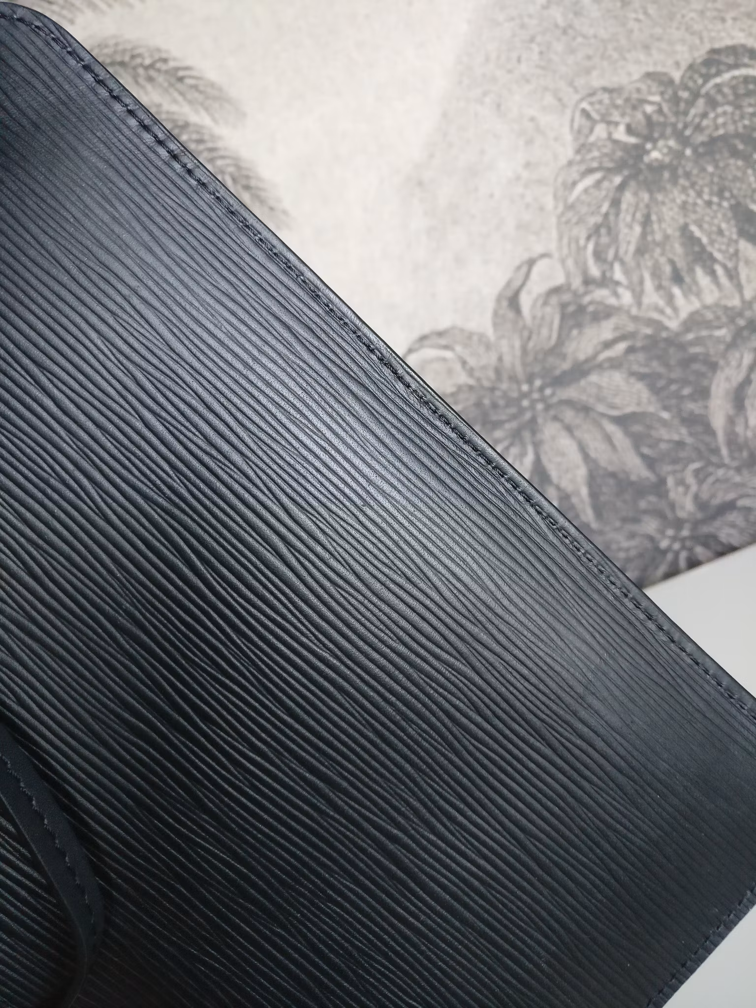 Louis Vuitton Neverfull MM epi clutch