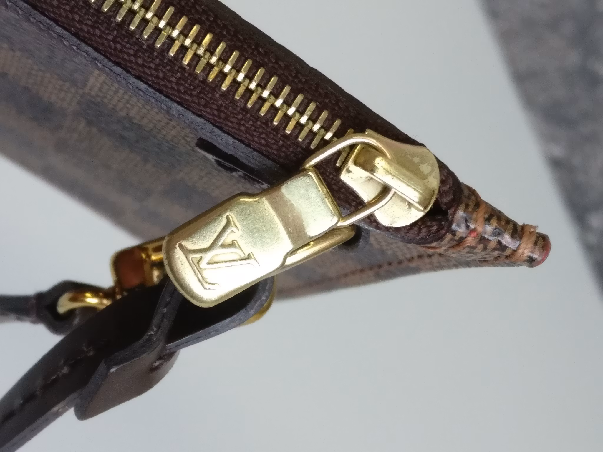 Louis Vuitton Neverfull MM/GM clutch