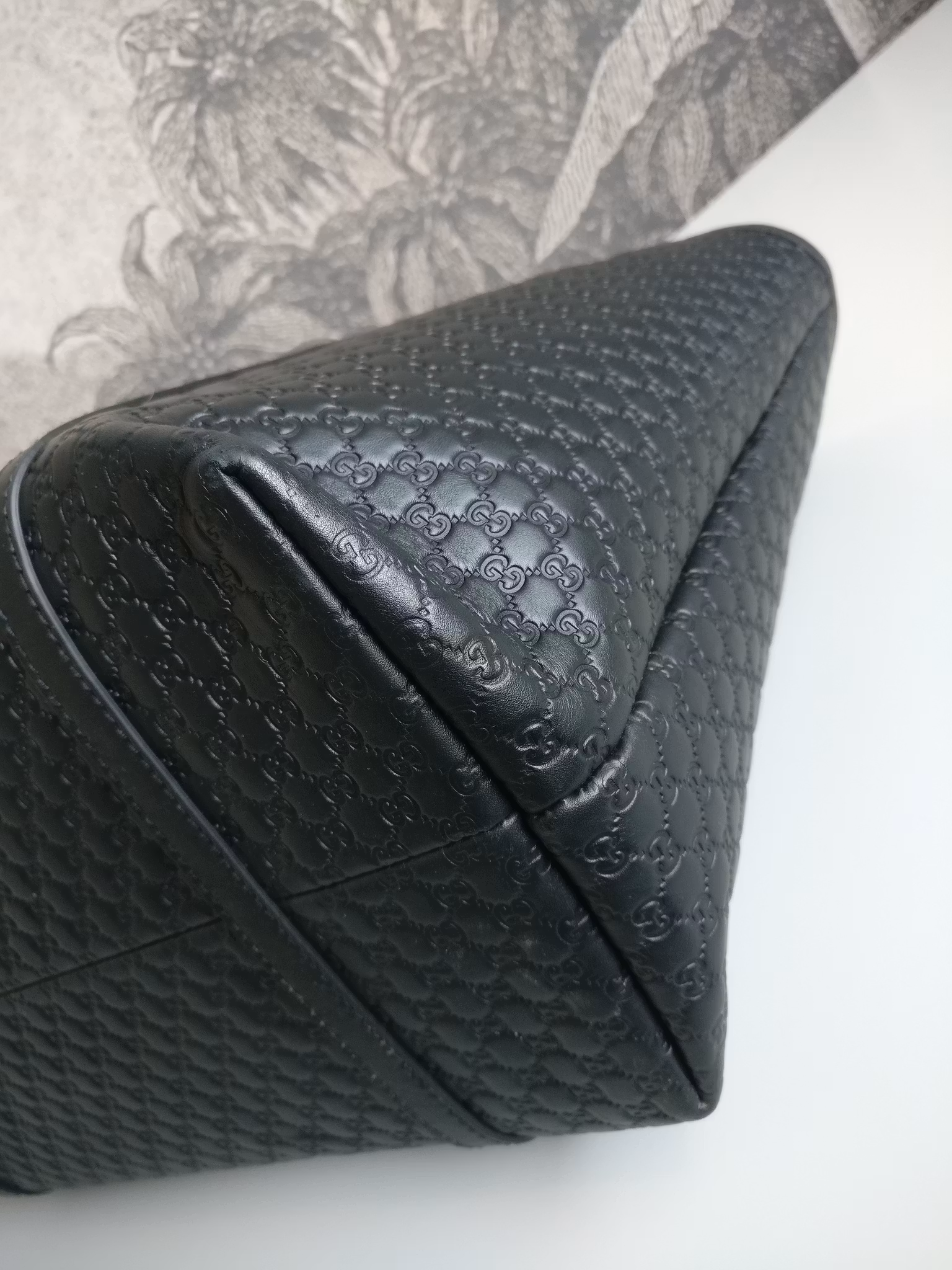 Gucci Microguccissima leather tote