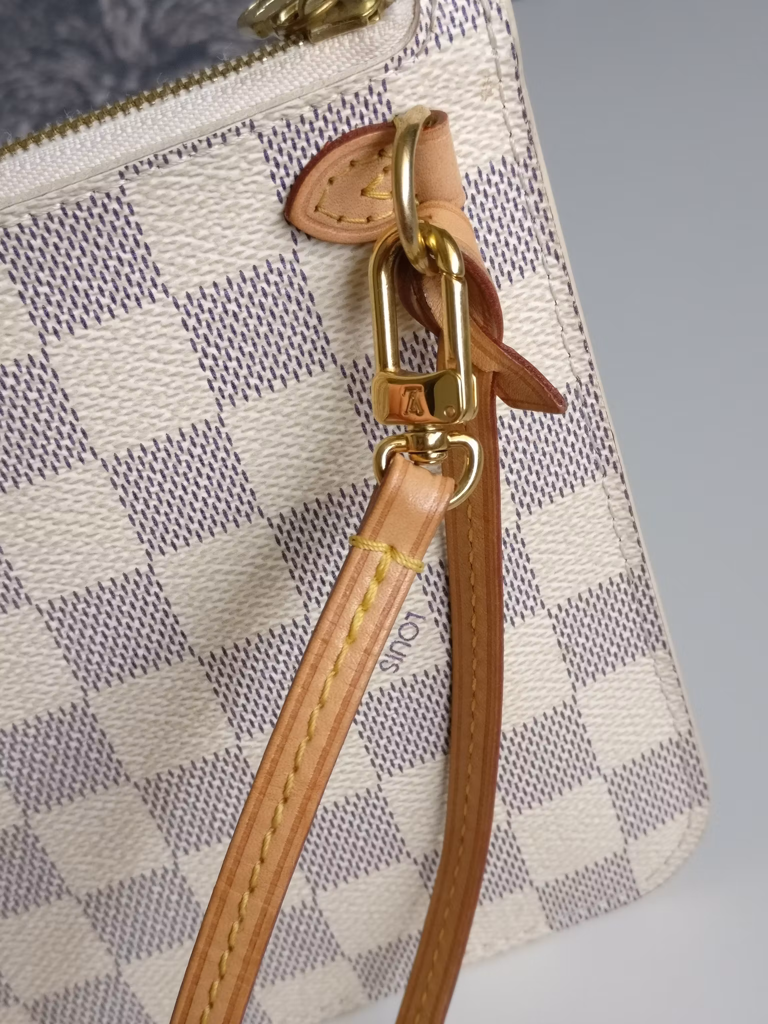 Louis Vuitton Neverfull MM/GM clutch