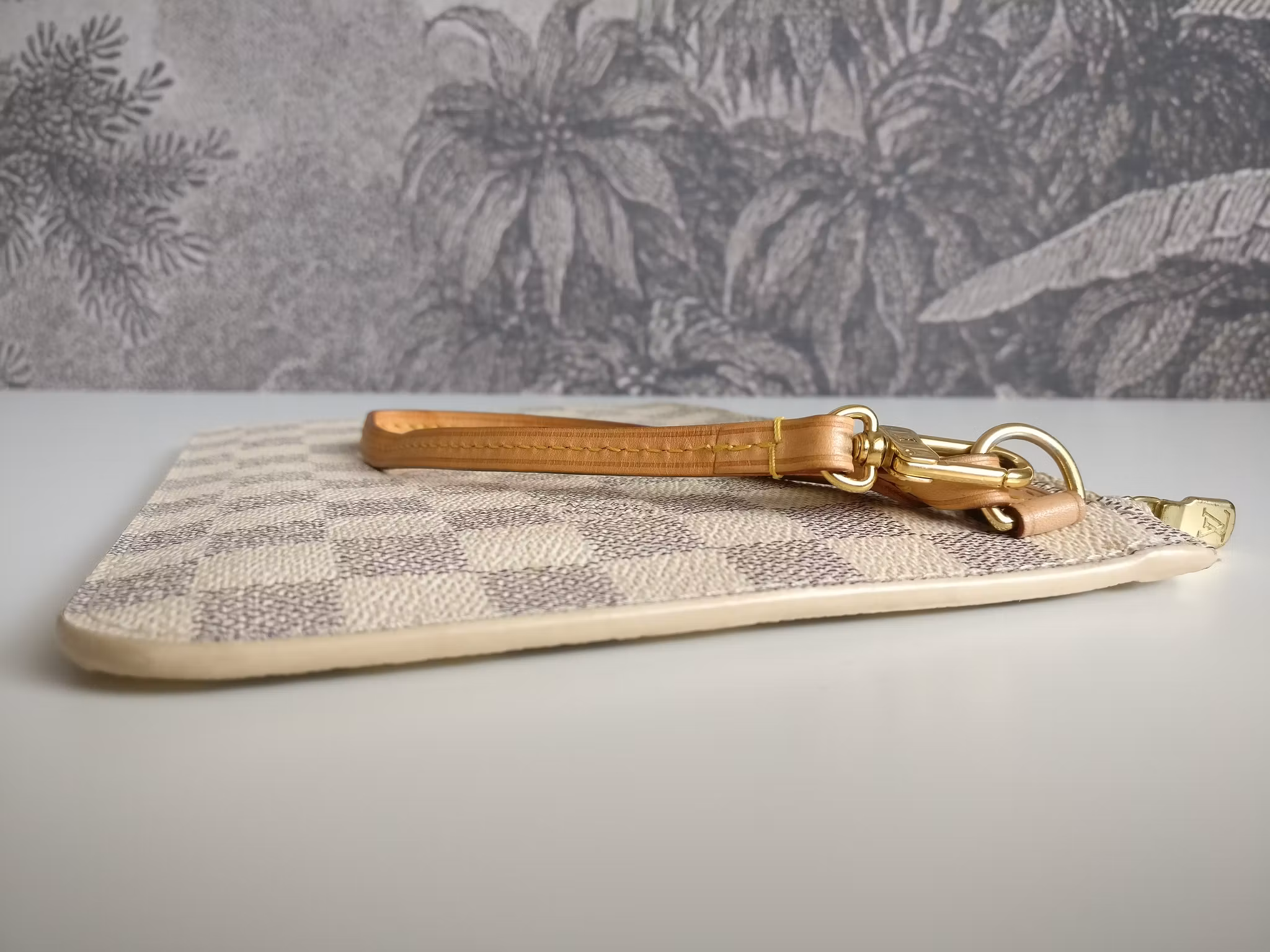 Louis Vuitton Neverfull MM/GM clutch