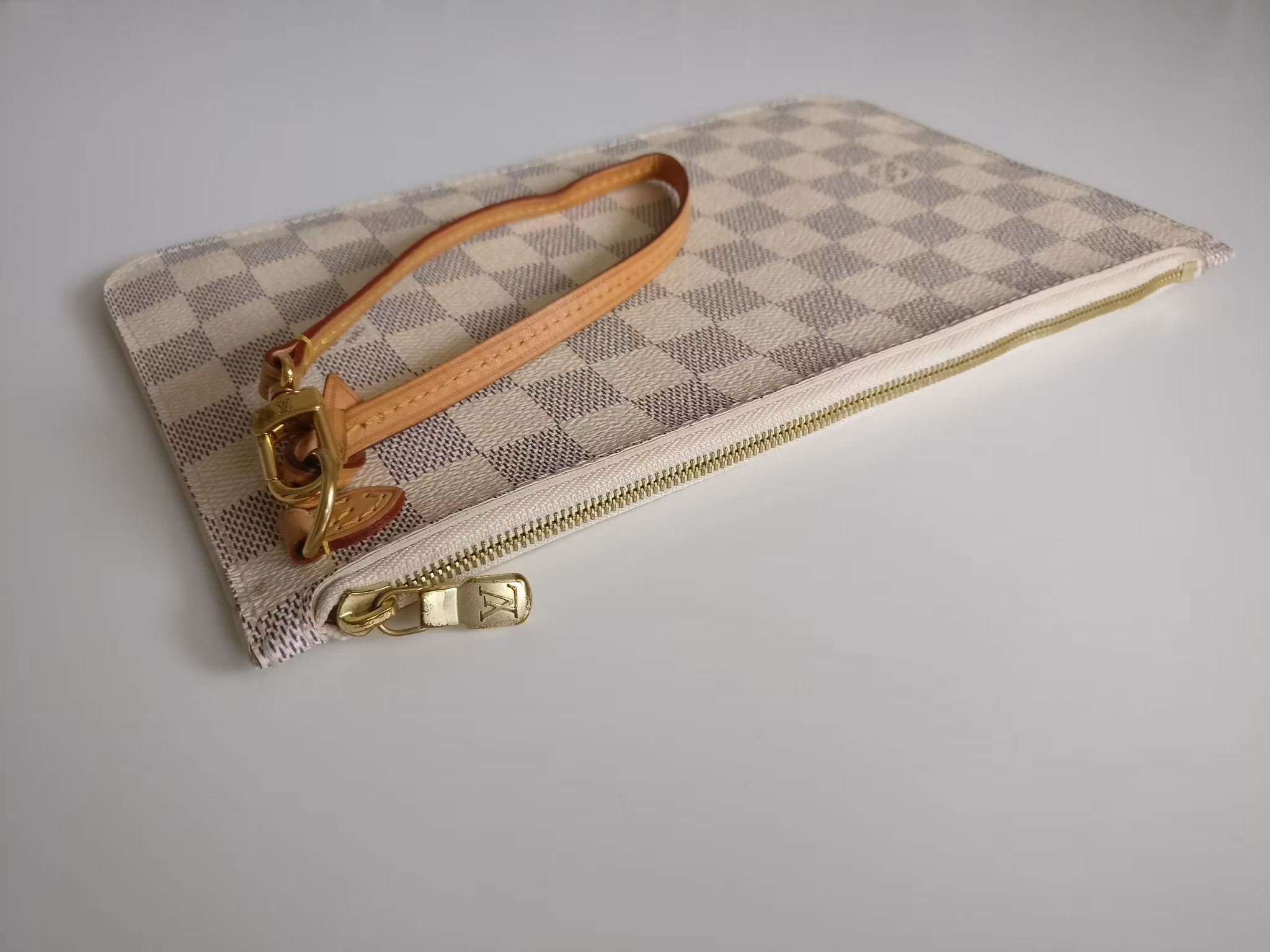 Louis Vuitton Neverfull MM/GM clutch