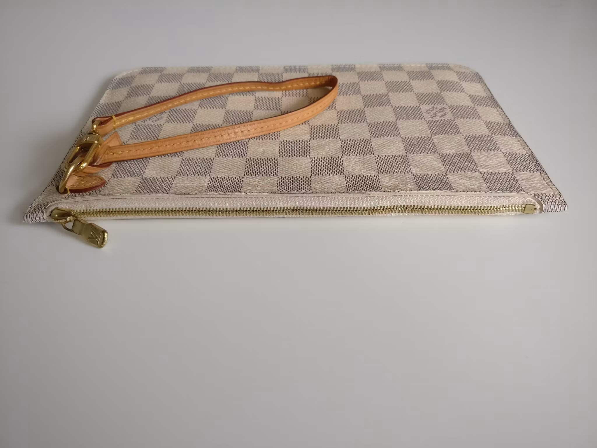 Louis Vuitton Neverfull MM/GM clutch