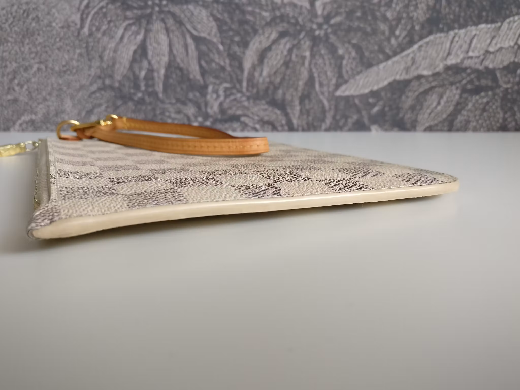 Louis Vuitton Neverfull MM/GM clutch