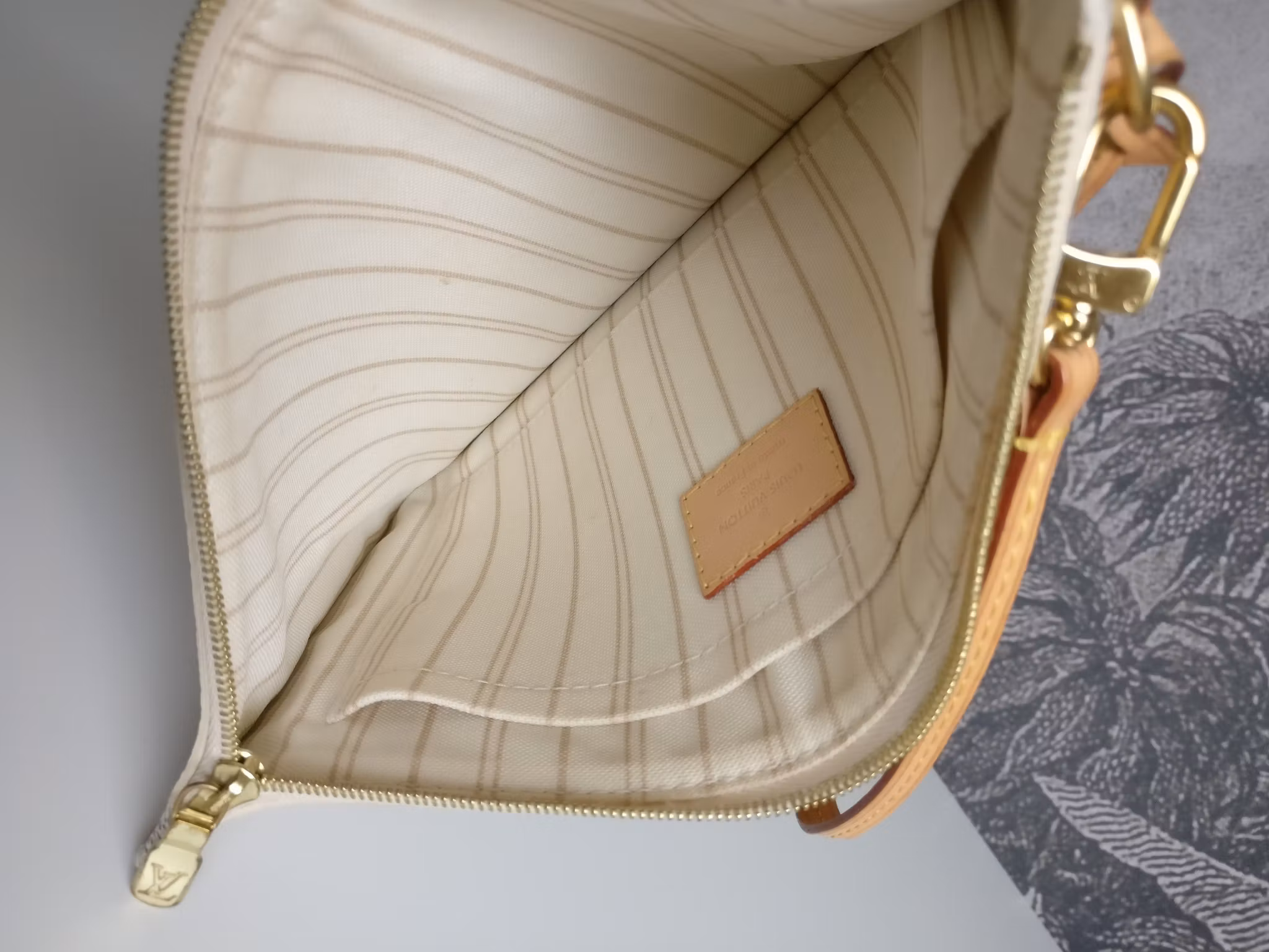 Louis Vuitton Neverfull MM/GM clutch