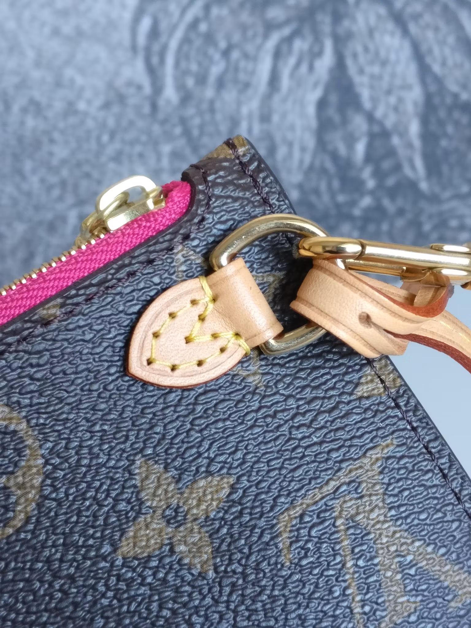 Louis Vuitton Neverfull PM pochette