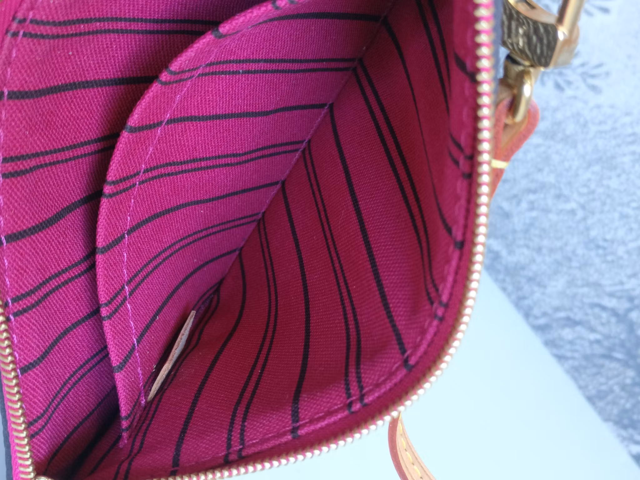 Louis Vuitton Neverfull PM pochette