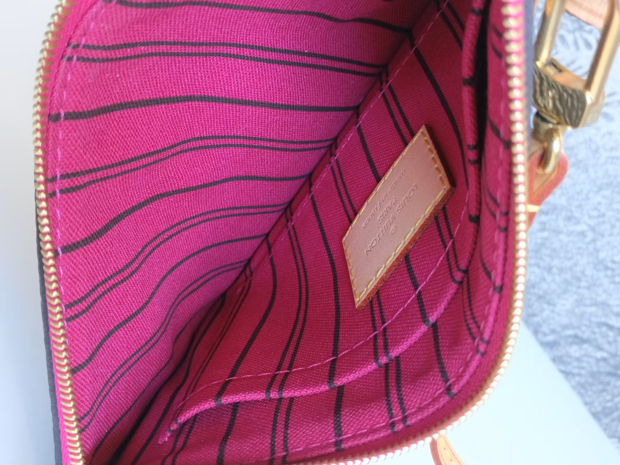 Louis Vuitton Neverfull PM pochette