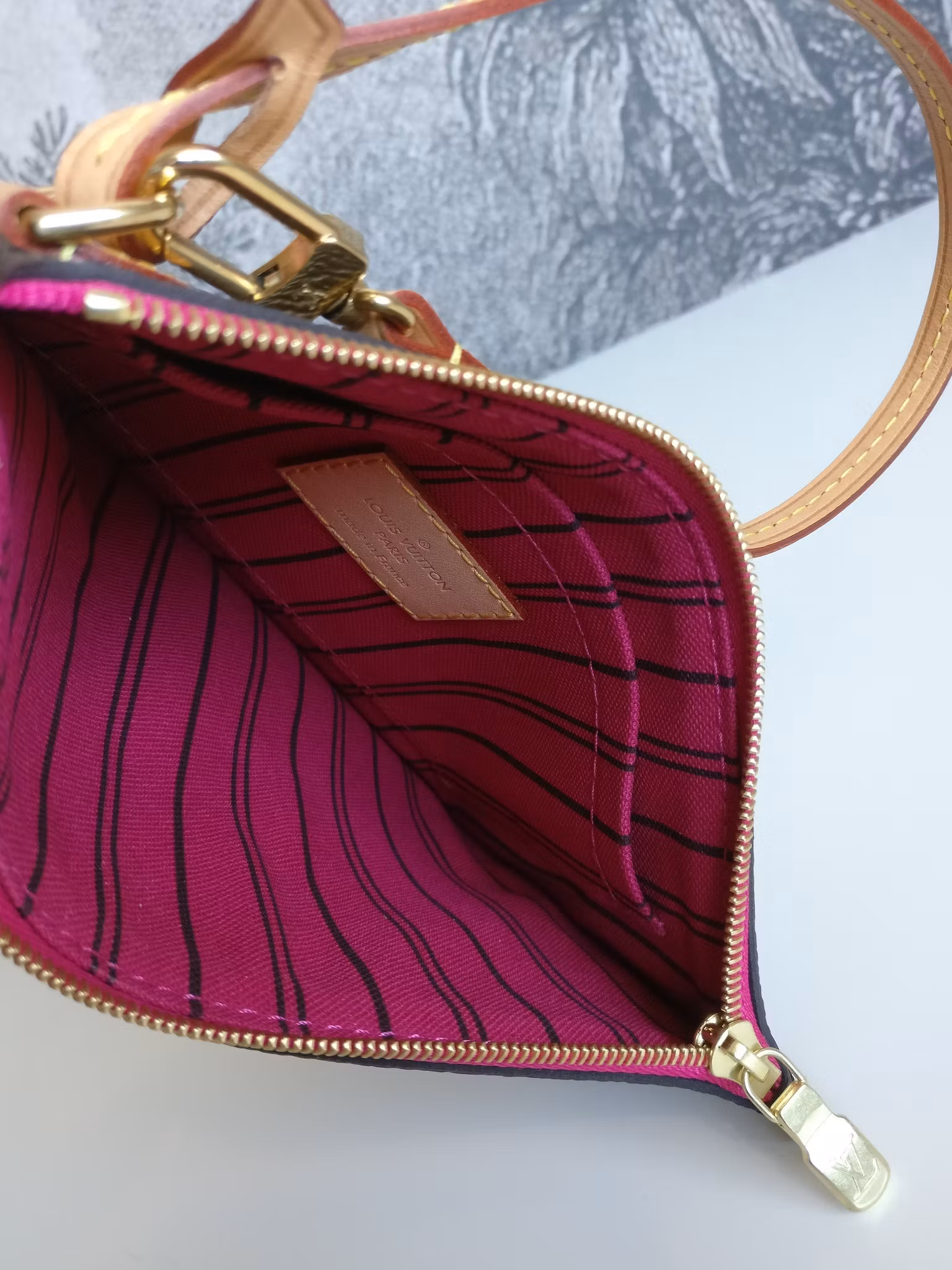 Louis Vuitton Neverfull PM pochette