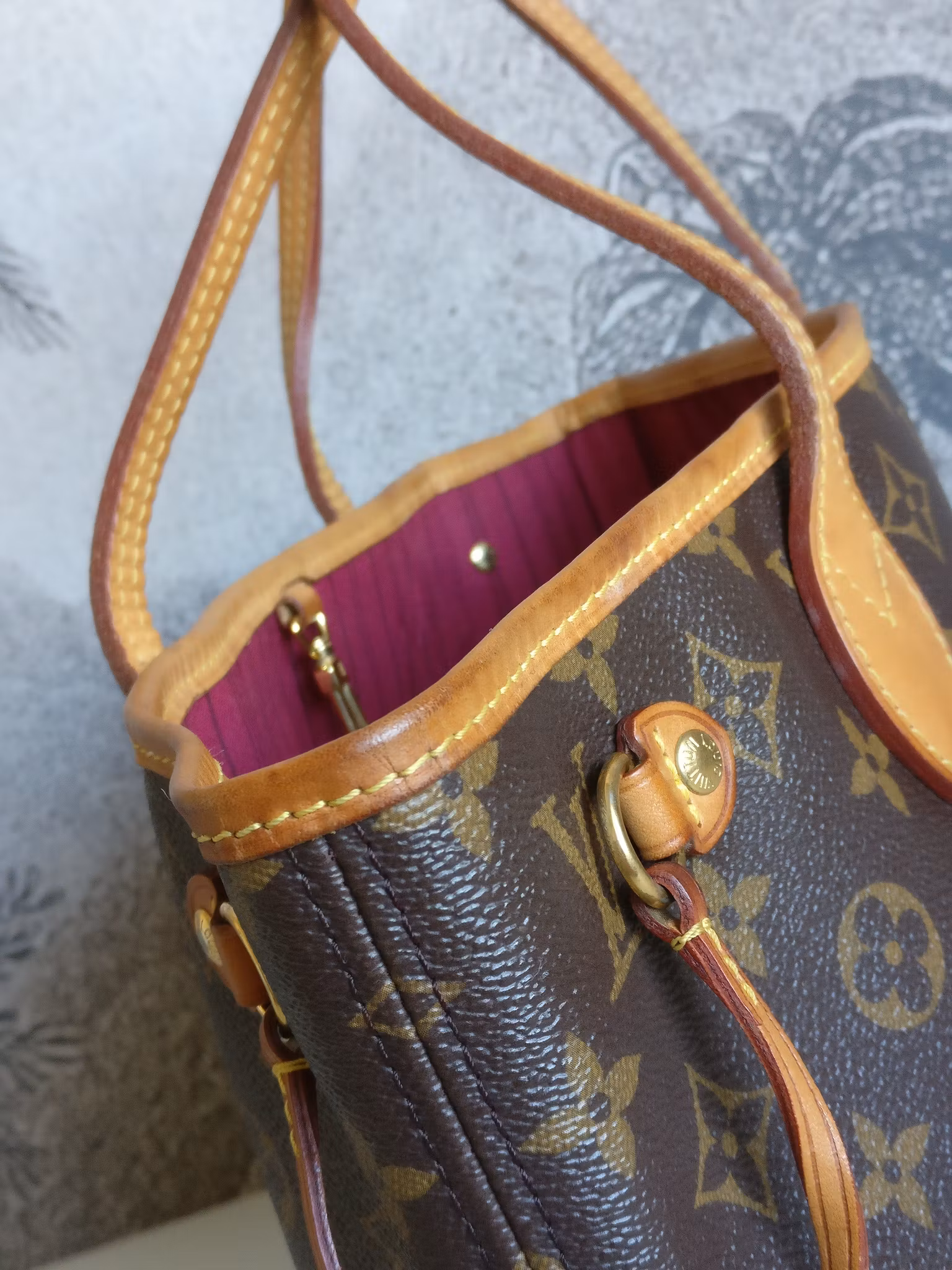 Louis Vuitton Neverfull PM fuchsia