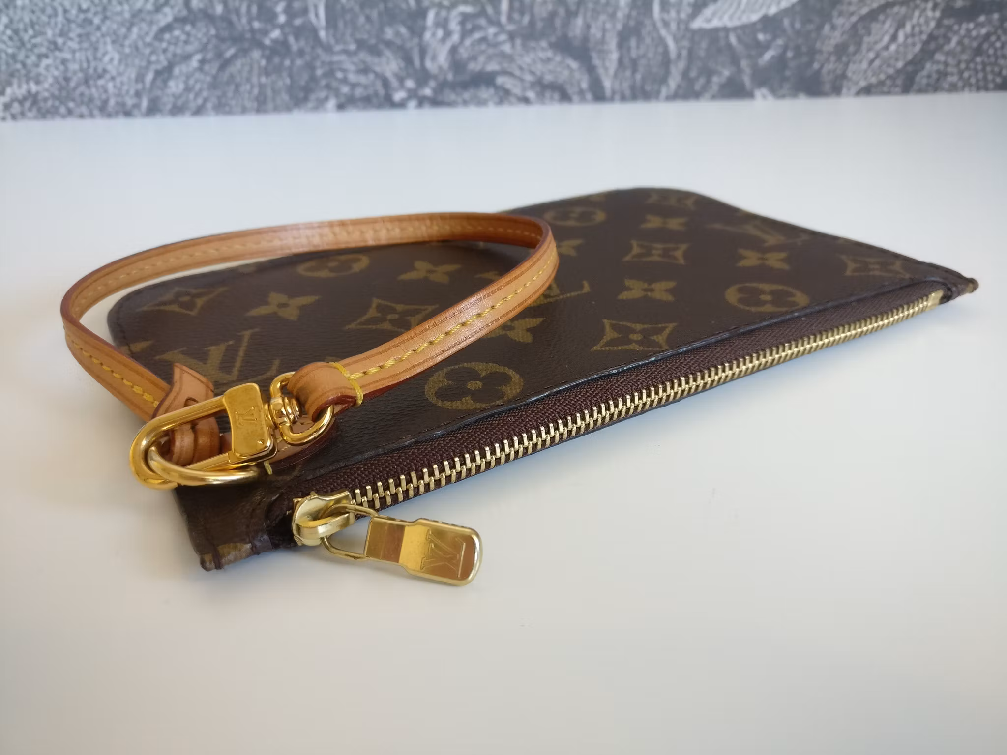 Louis Vuitton Neverfull PM pouch