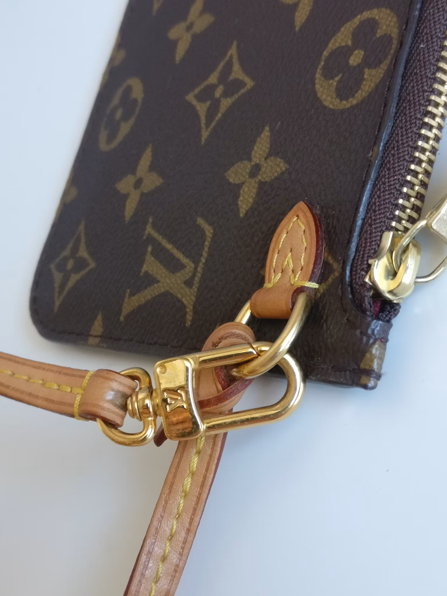 Louis Vuitton Neverfull PM pouch