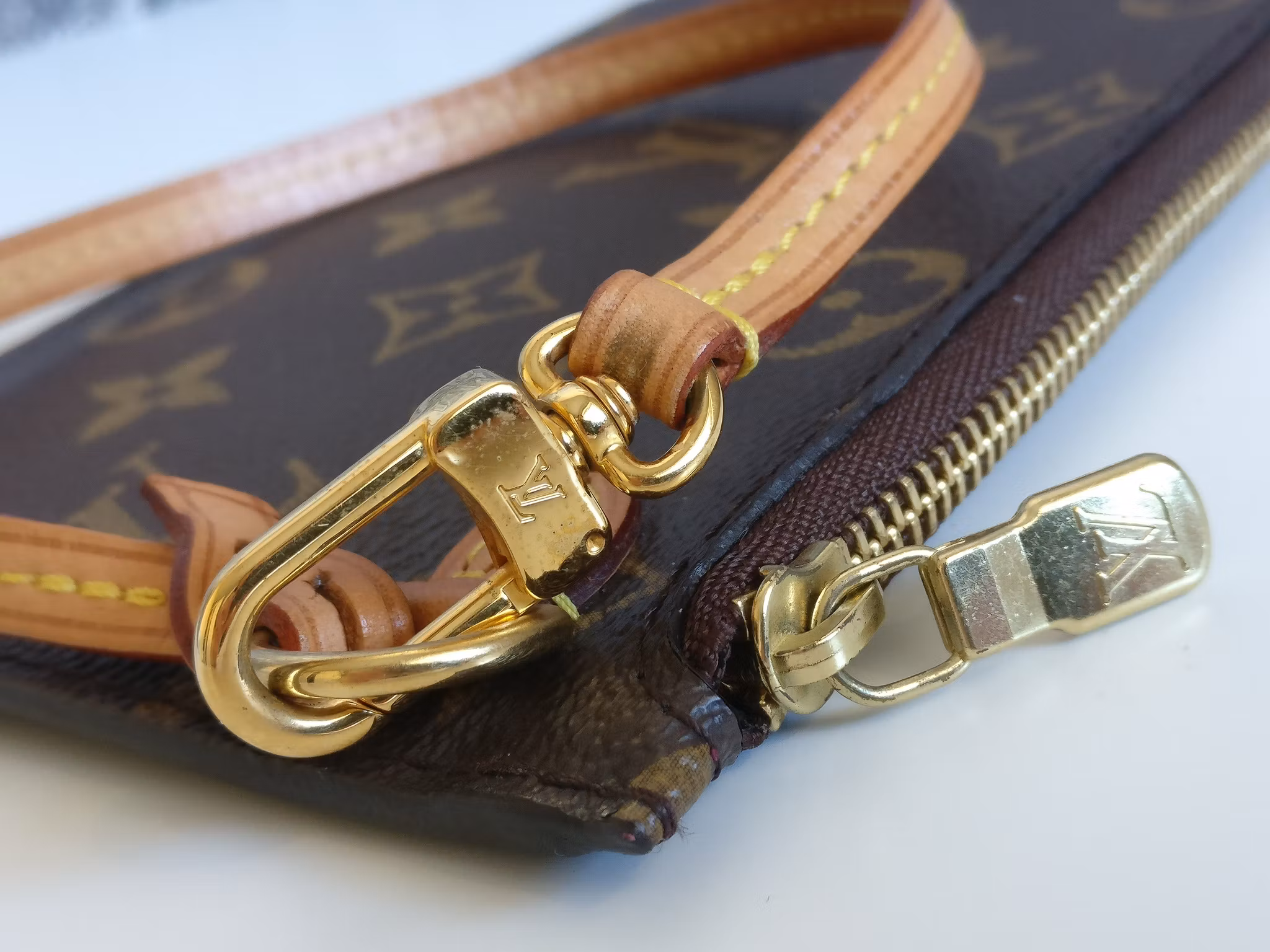 Louis Vuitton Neverfull PM pouch
