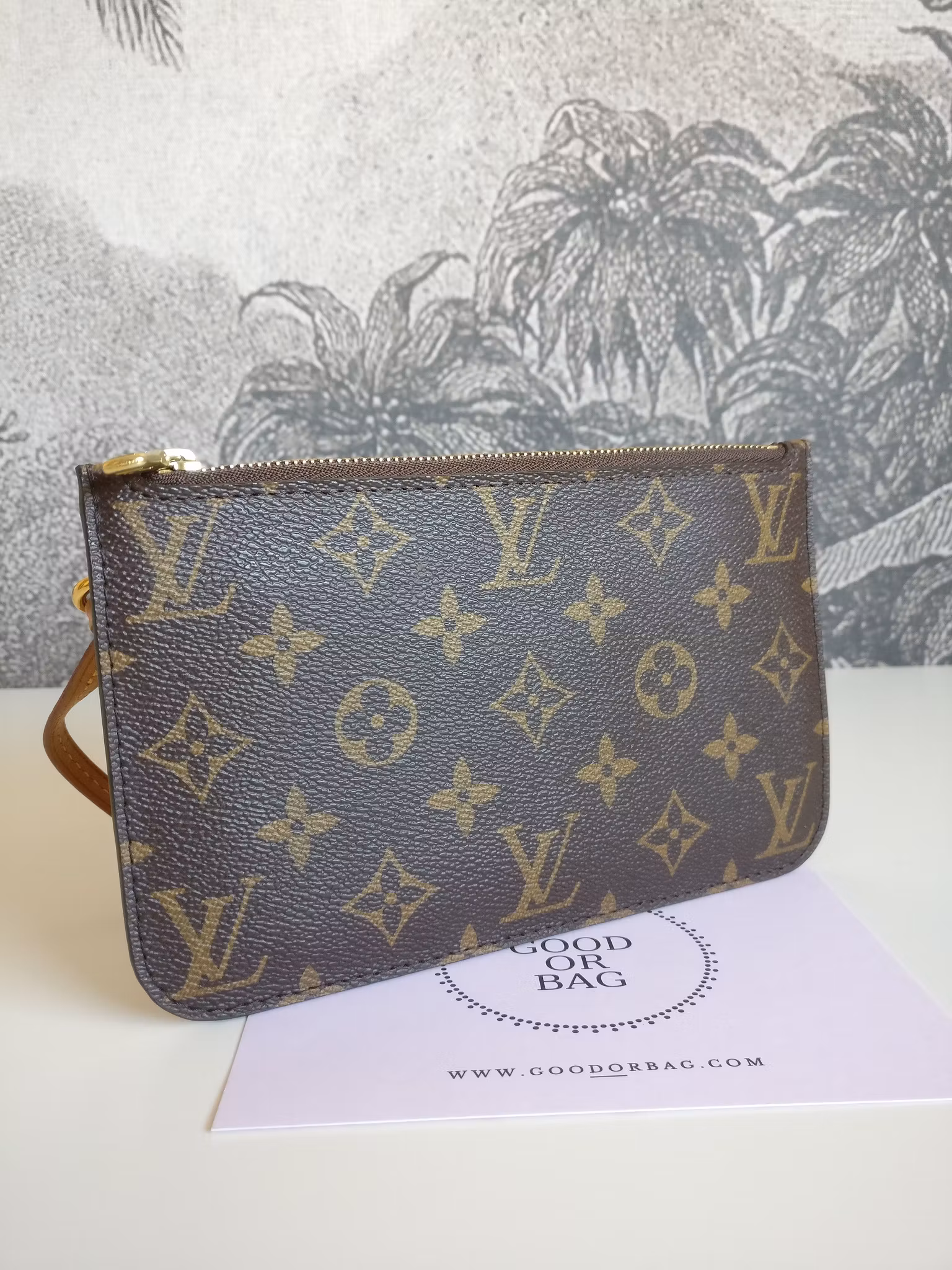 Louis Vuitton Neverfull PM pouch