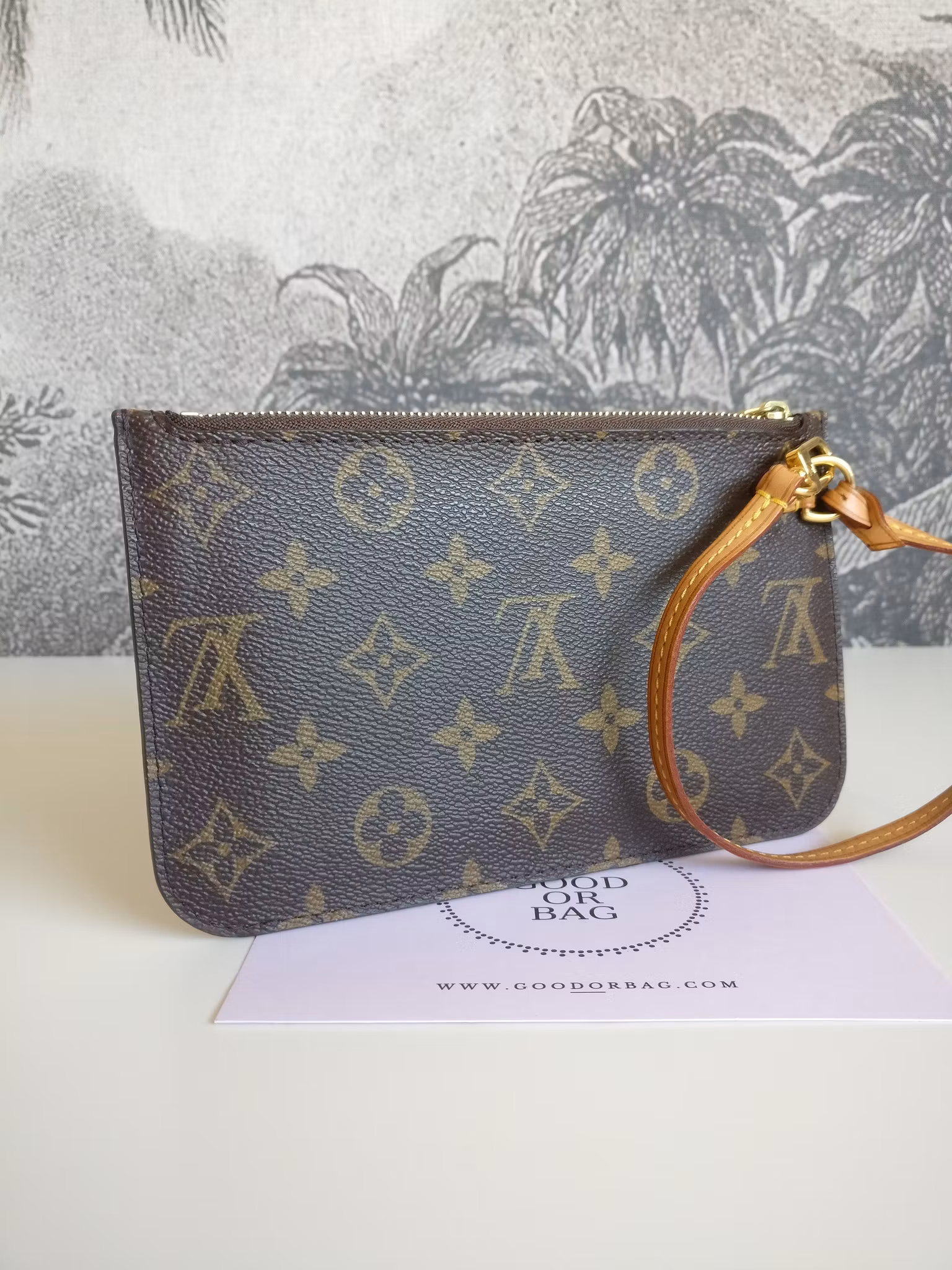 Louis Vuitton Neverfull PM pouch