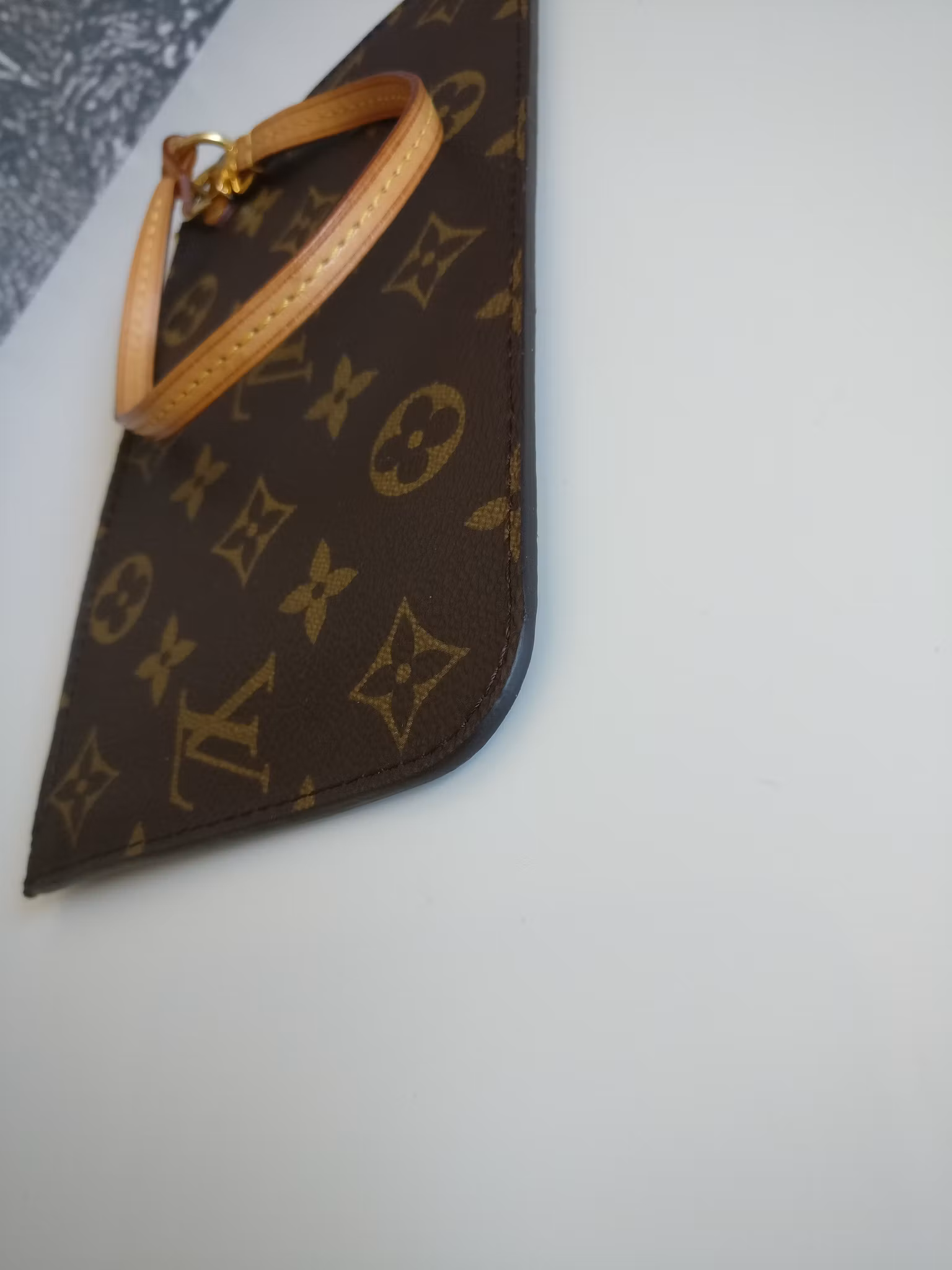 Louis Vuitton Neverfull PM pouch