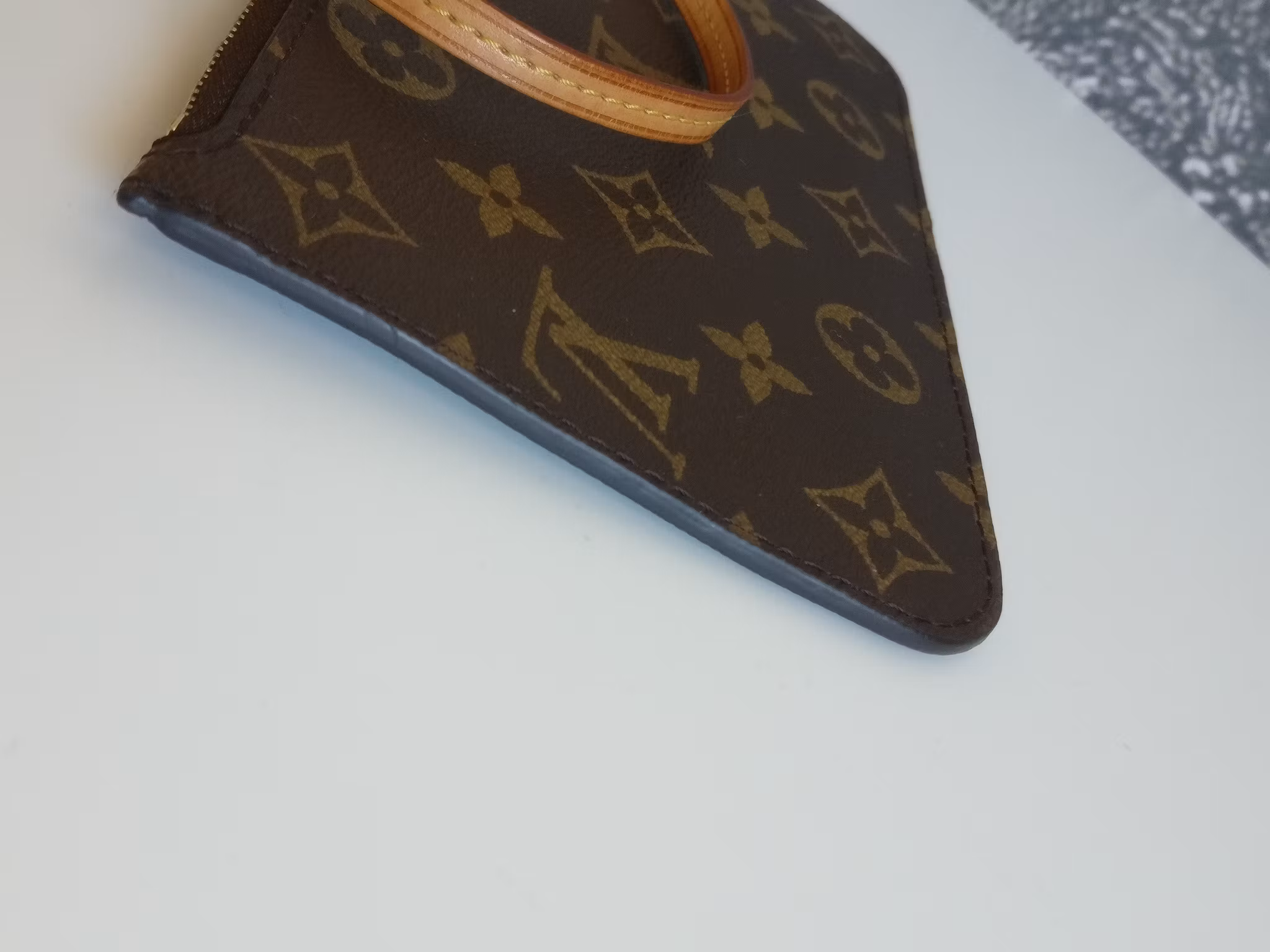 Louis Vuitton Neverfull PM pouch
