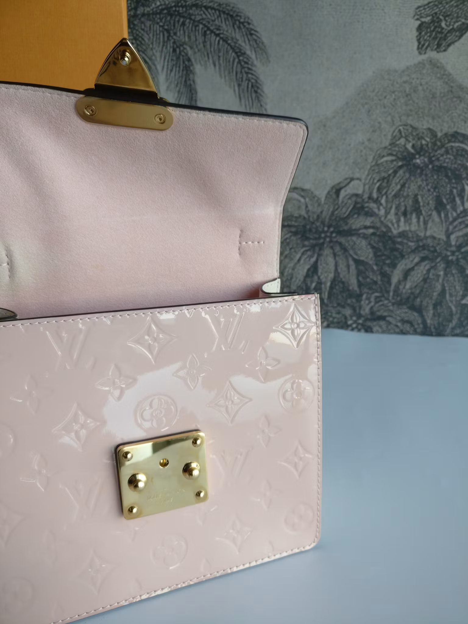Louis Vuitton Spring Street Vernis NM pink
