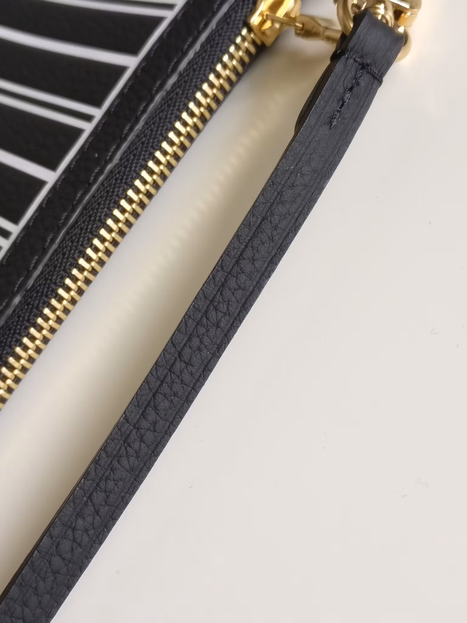 Louis Vuitton pochette Neverfull Inside Out noir