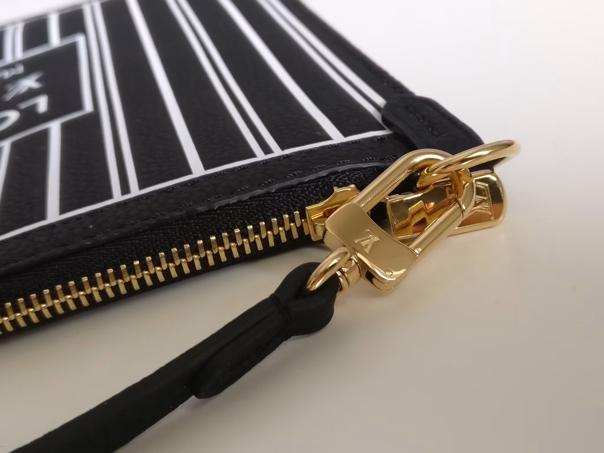 Louis Vuitton pochette Neverfull Inside Out noir