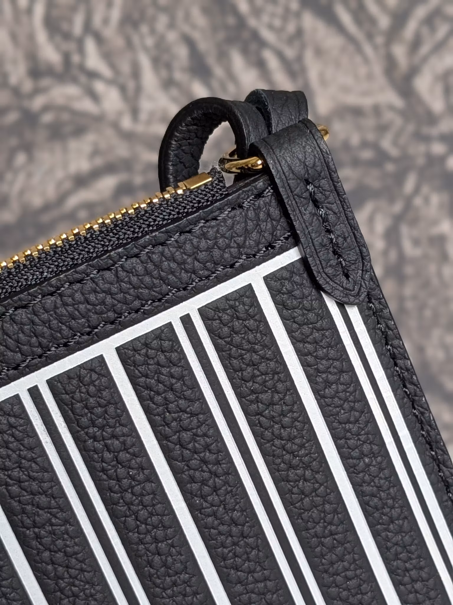 Louis Vuitton pochette Neverfull Inside Out noir