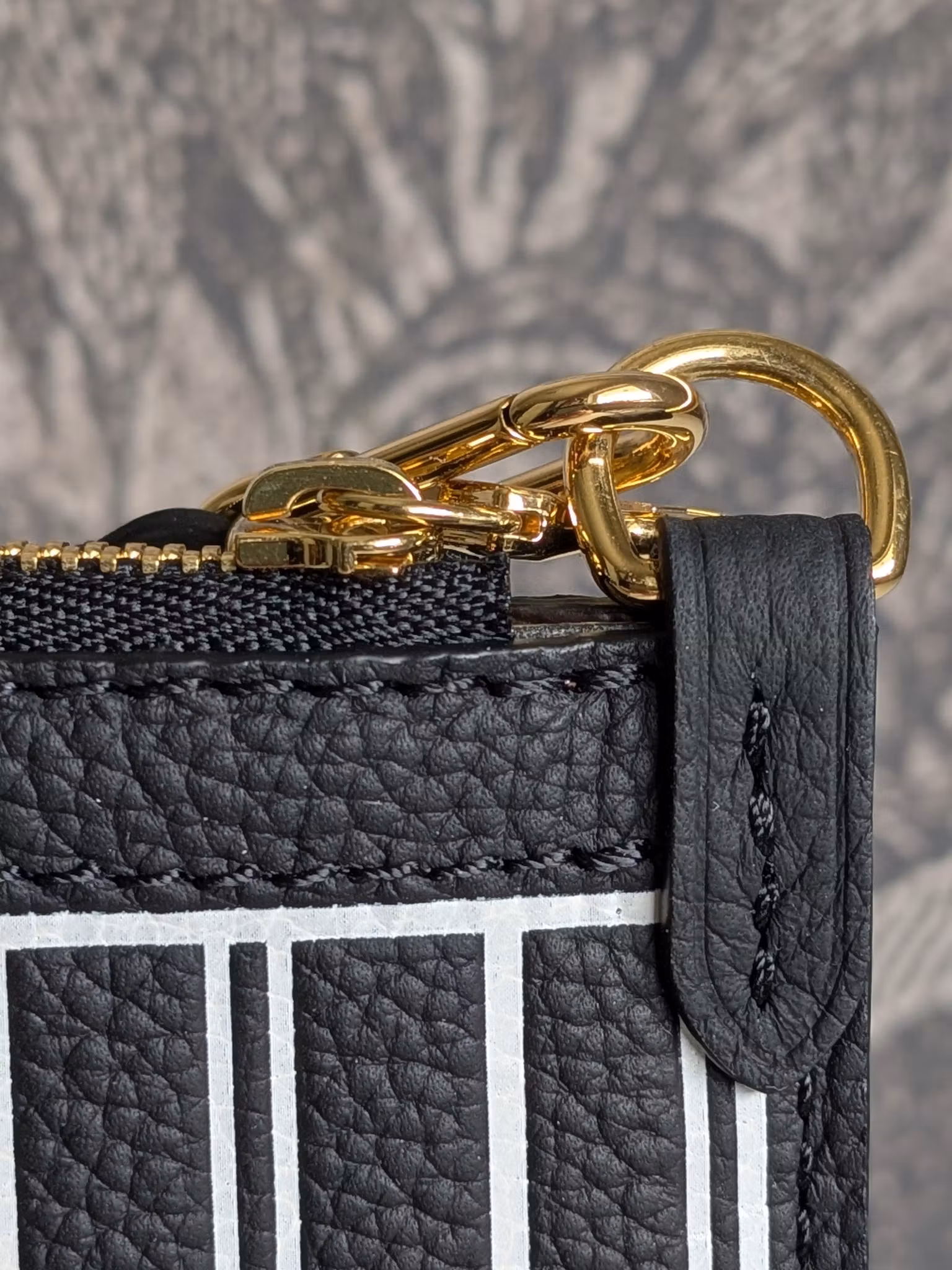 Louis Vuitton pochette Neverfull Inside Out noir