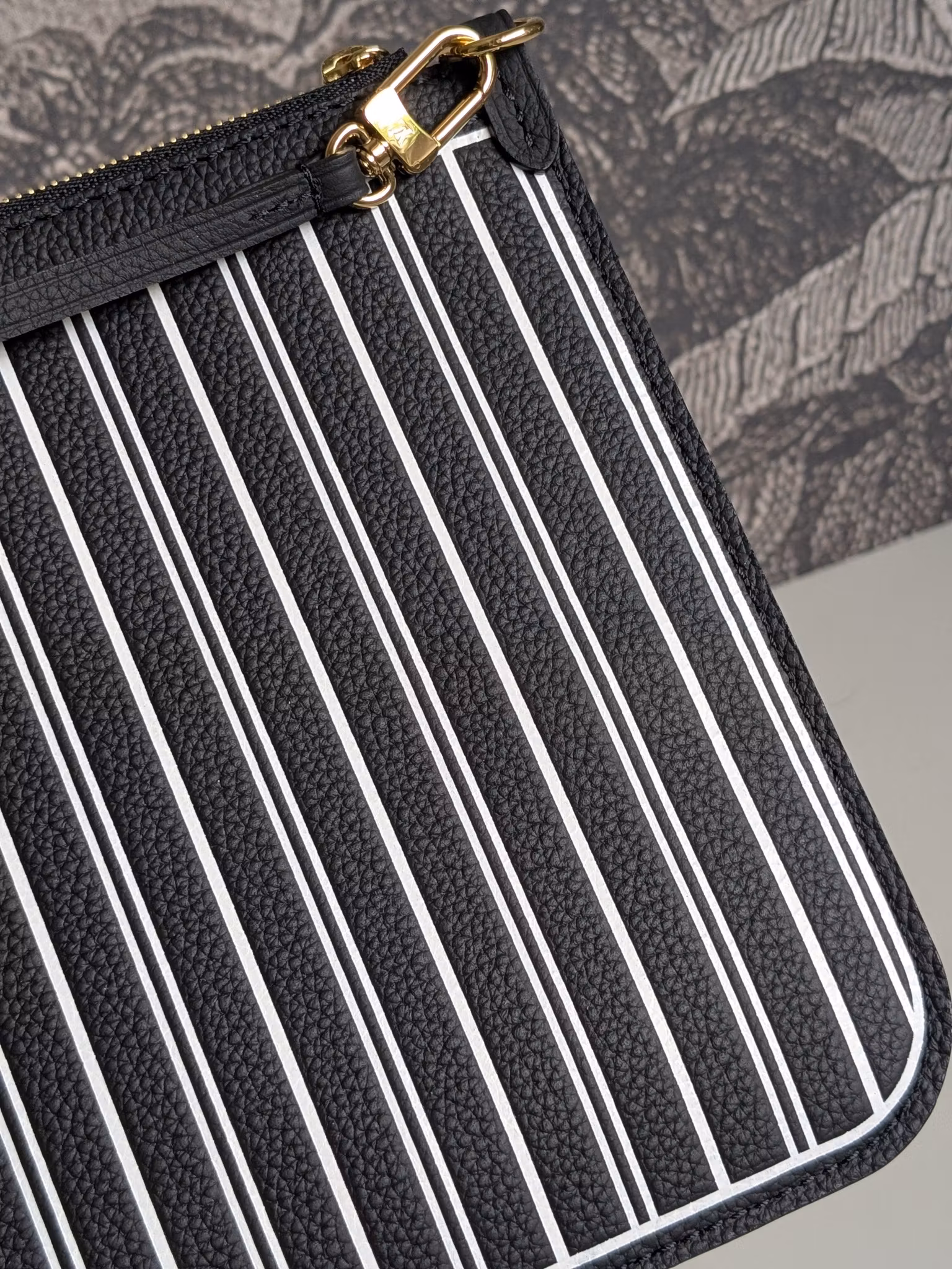 Louis Vuitton pochette Neverfull Inside Out noir