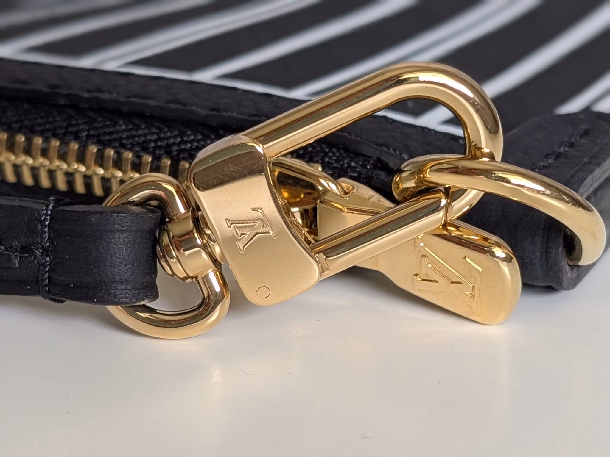 Louis Vuitton pochette Neverfull Inside Out noir