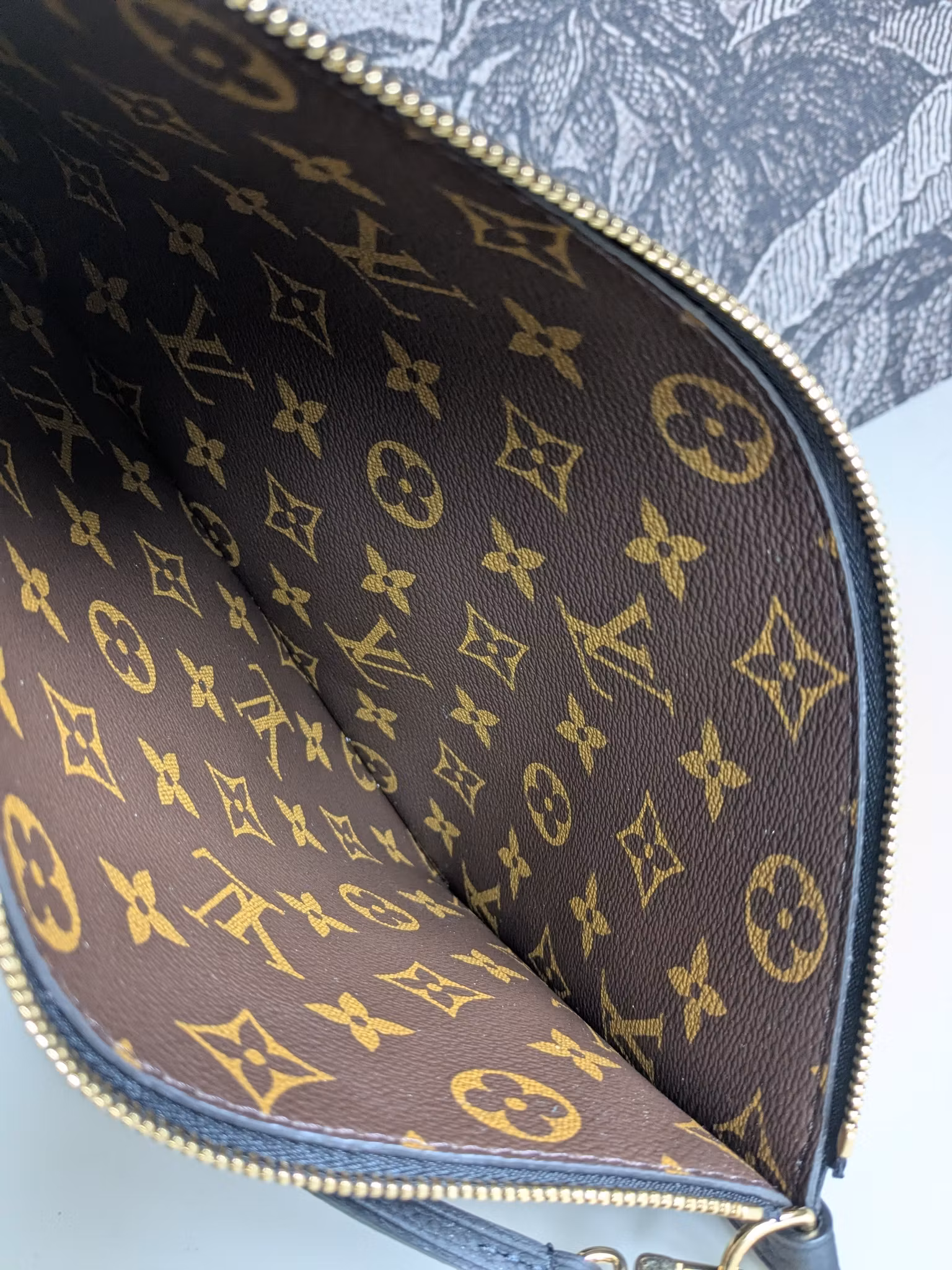 Louis Vuitton pochette Neverfull Inside Out noir
