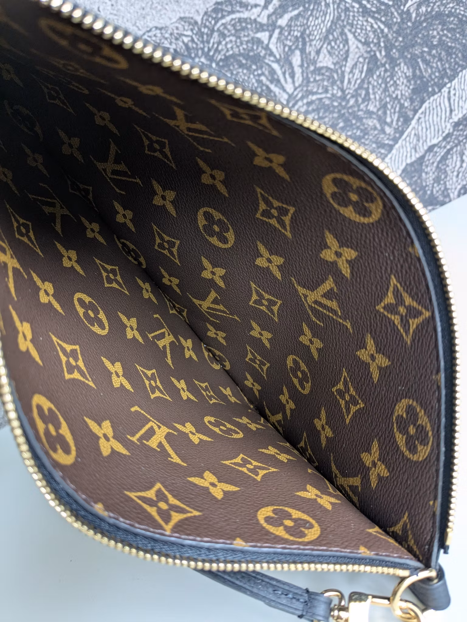 Louis Vuitton pochette Neverfull Inside Out noir