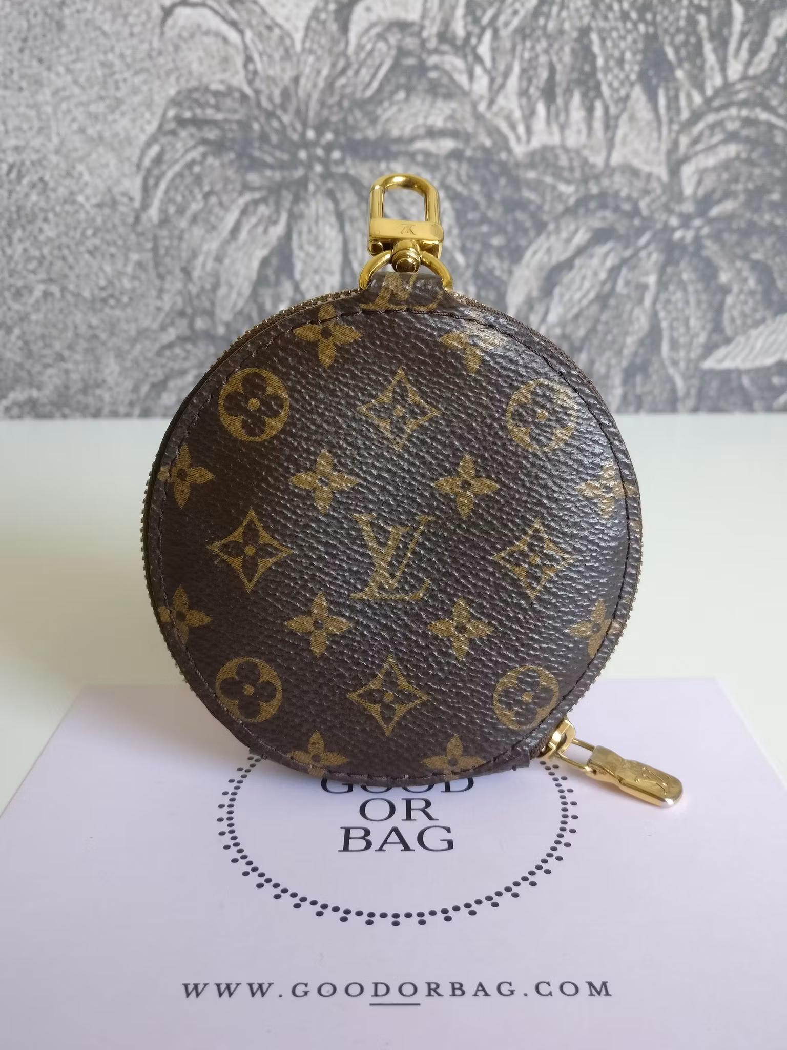 Louis Vuitton Round coin purse