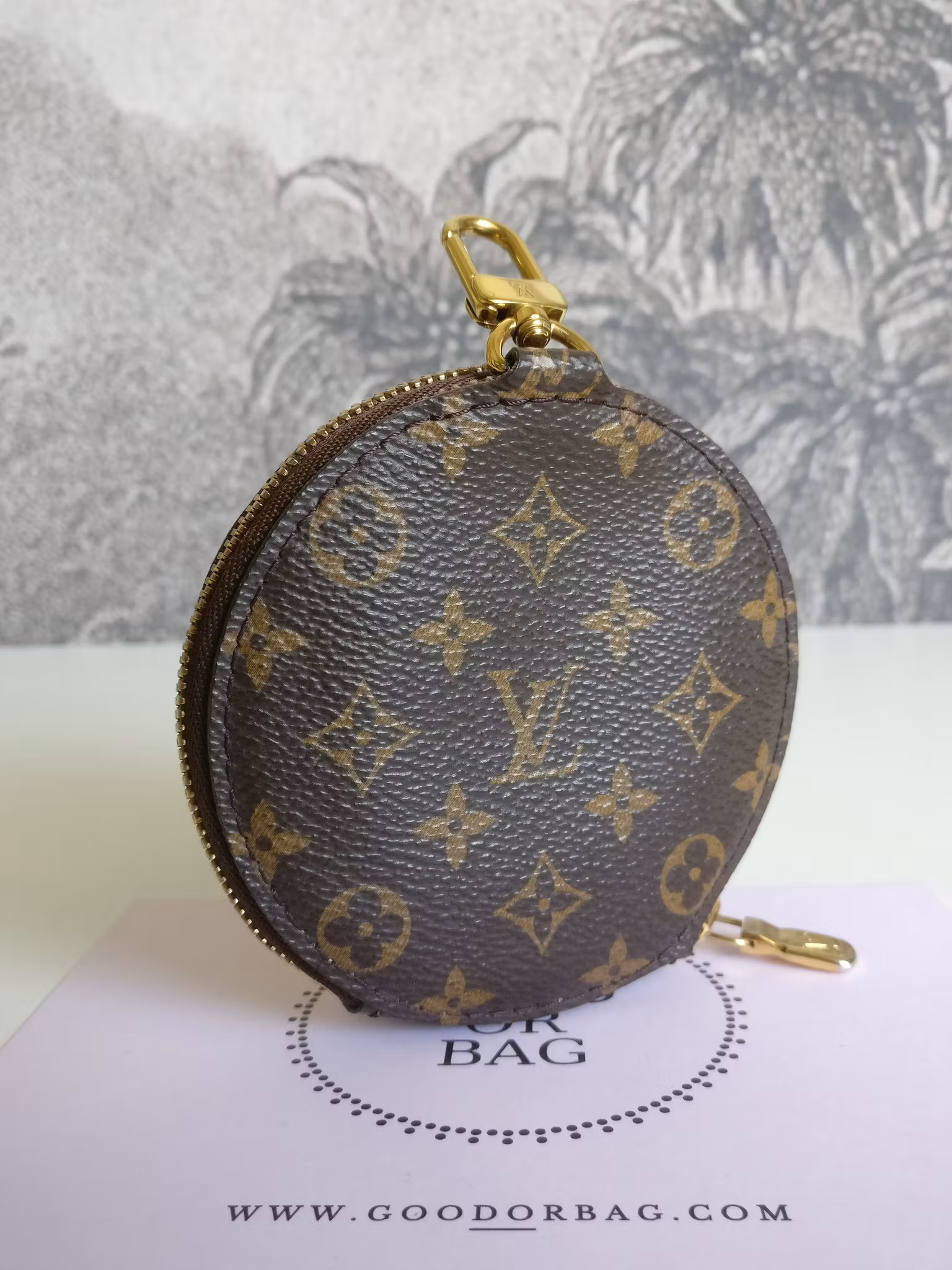 Louis Vuitton Round coin purse