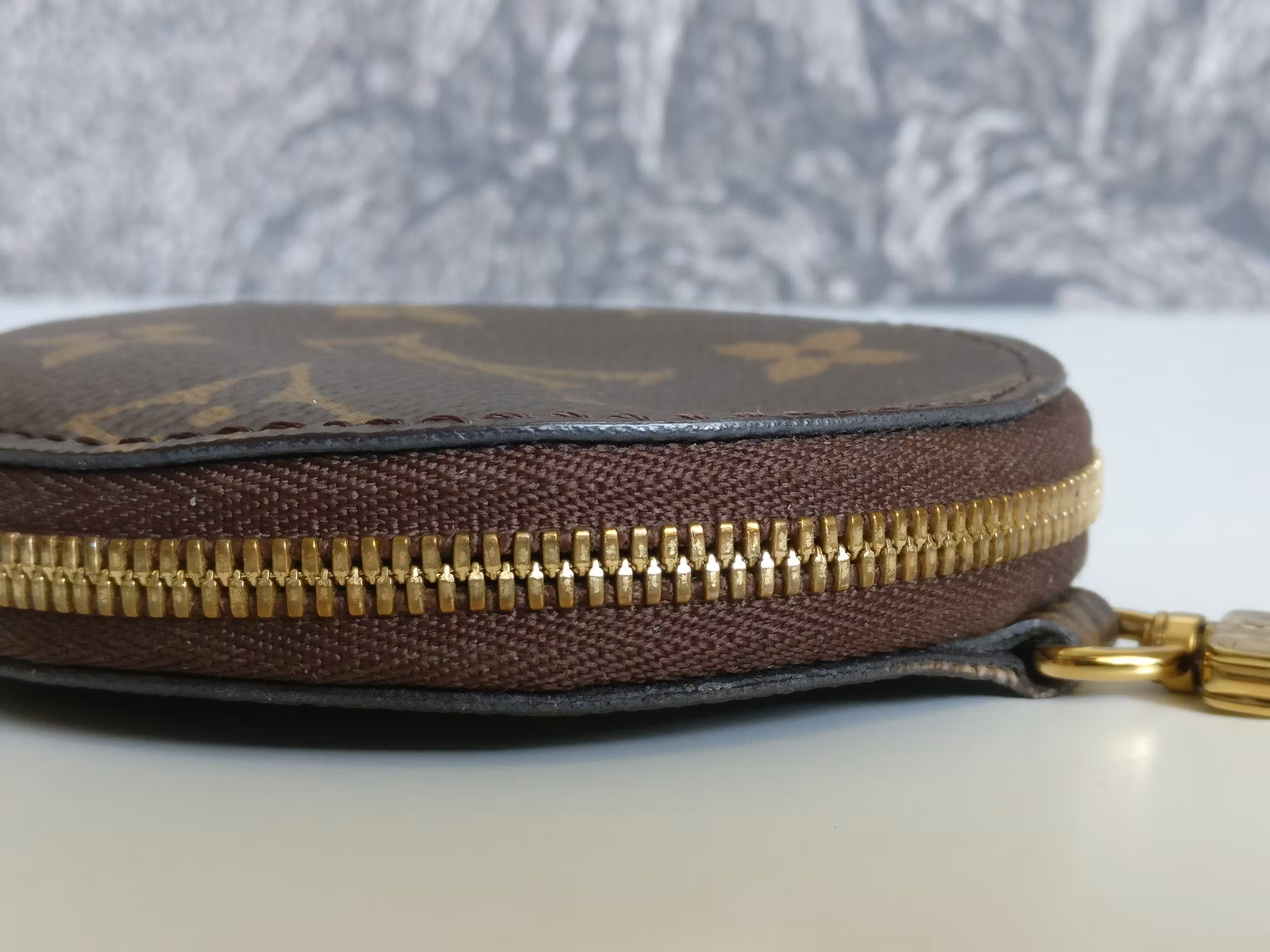 Louis Vuitton Round coin purse