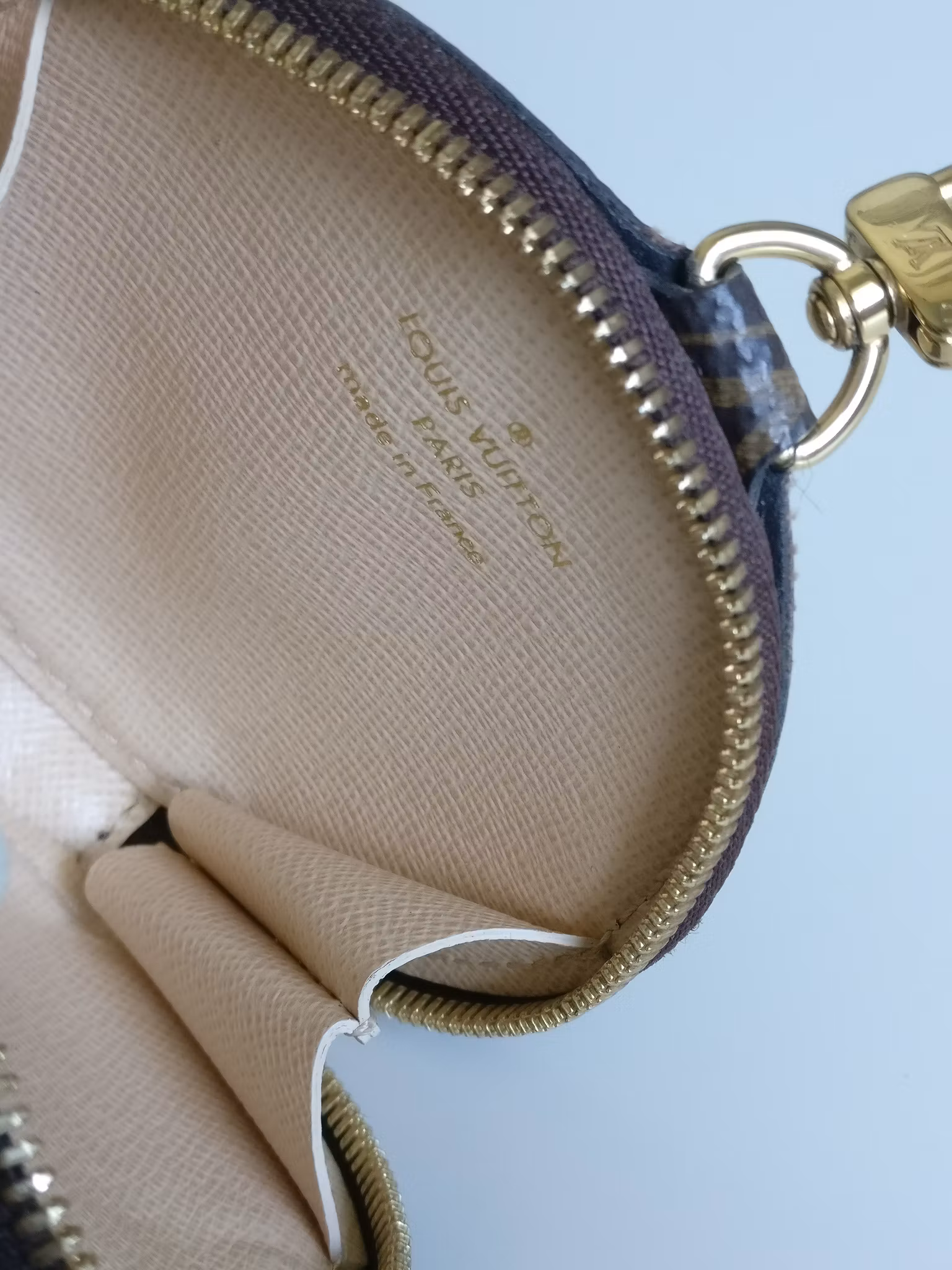 Louis Vuitton Round coin purse