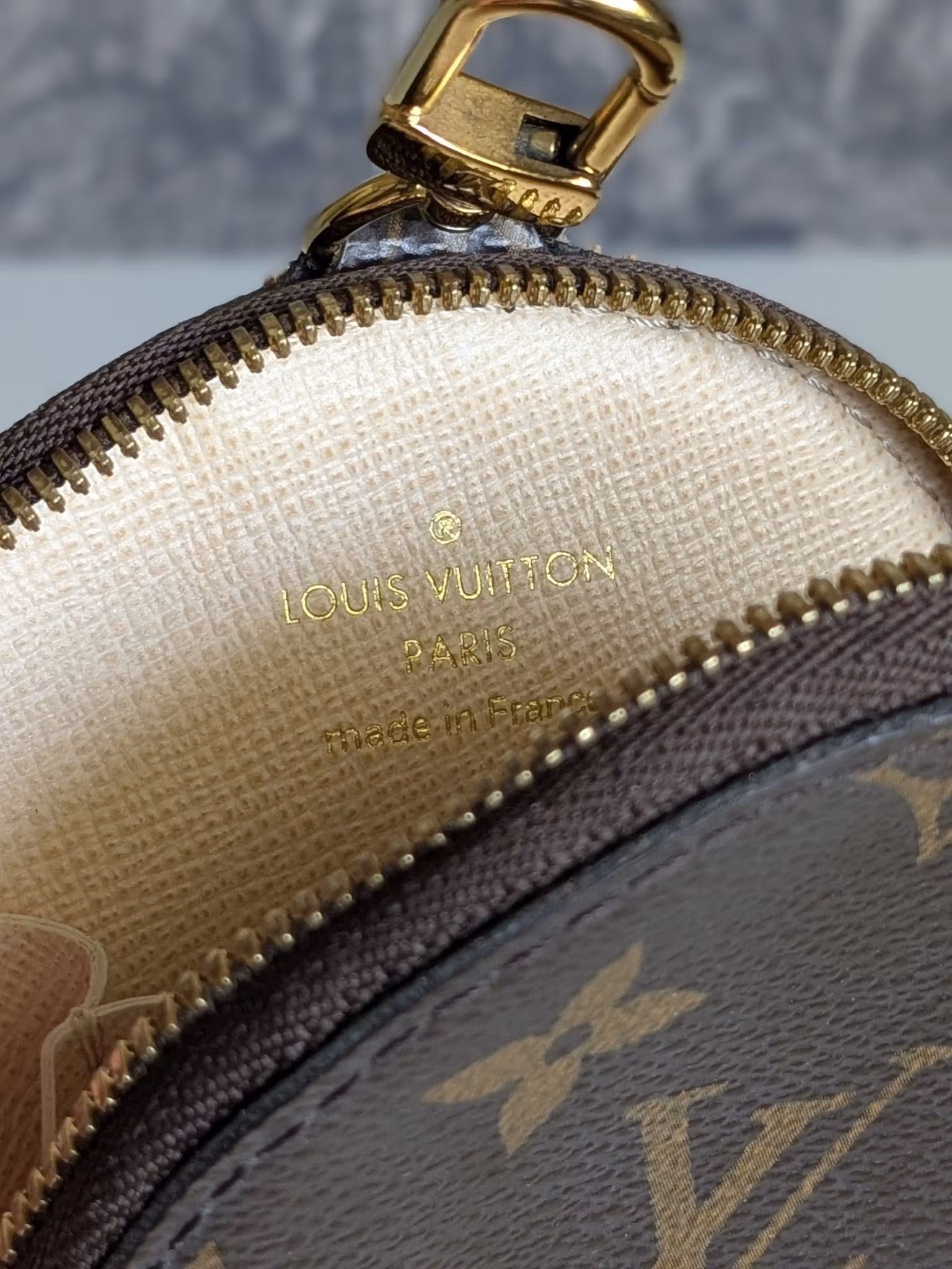 Louis Vuitton Round coin purse