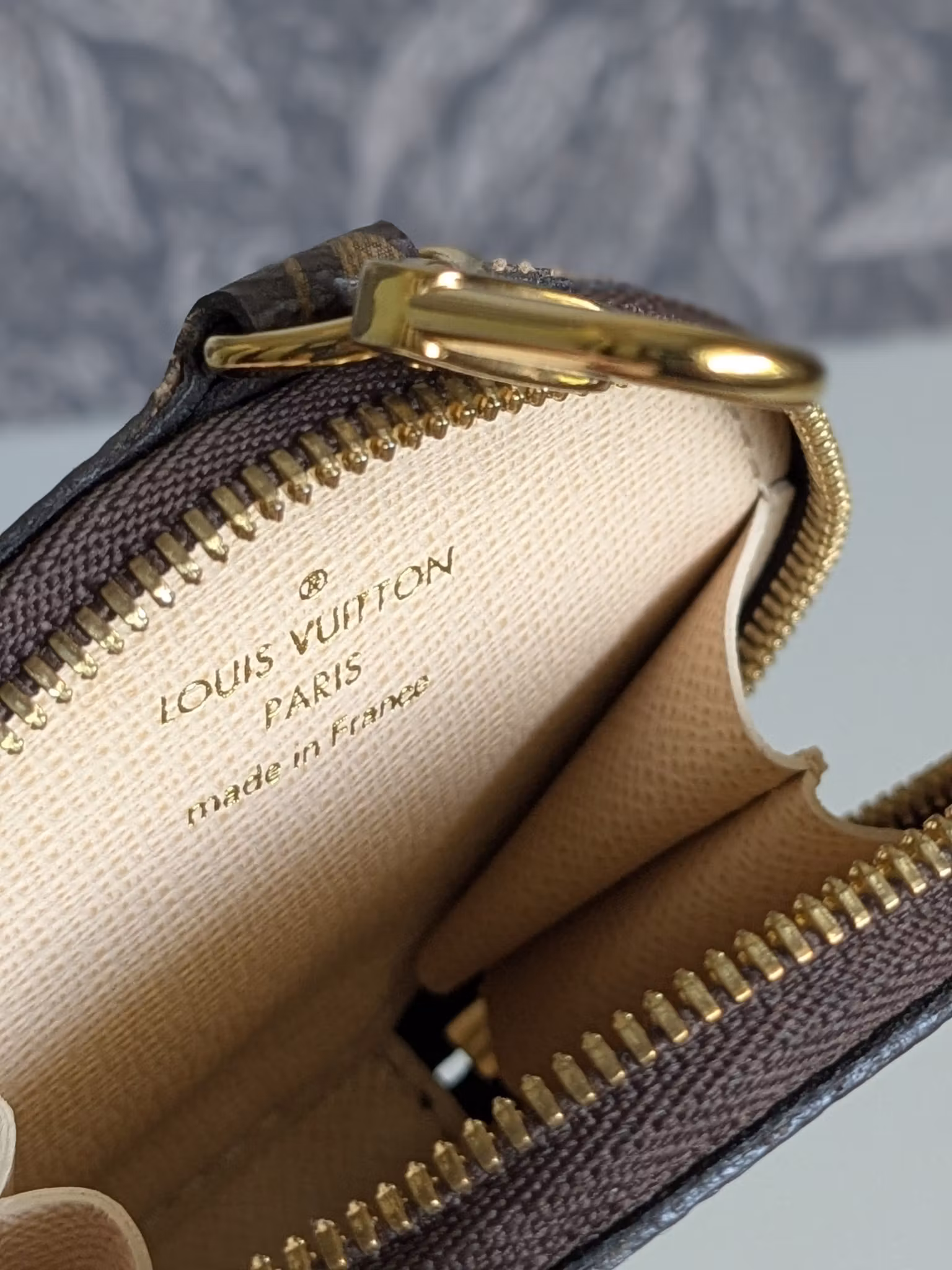 Louis Vuitton Round coin purse