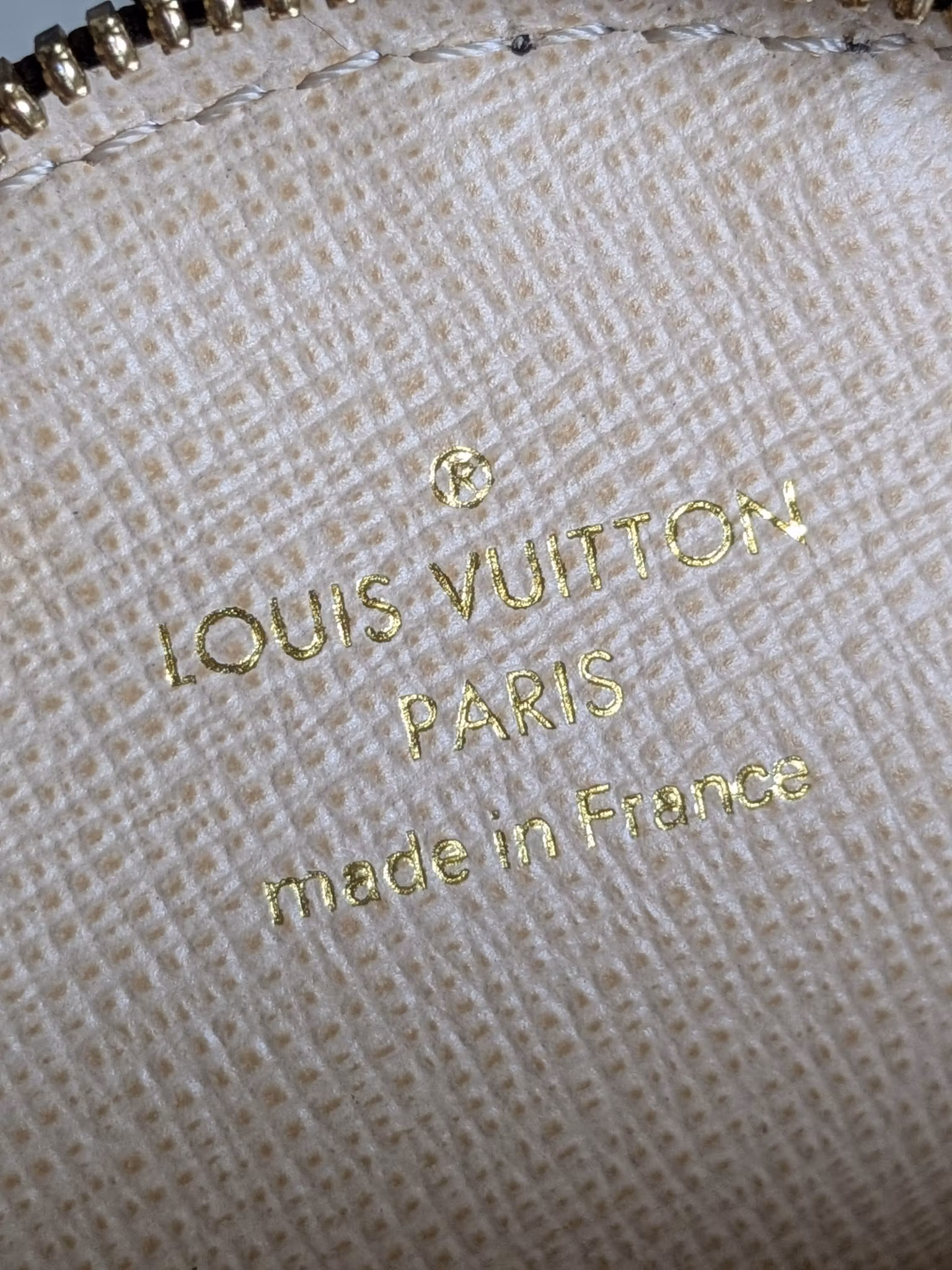 Louis Vuitton Round coin purse