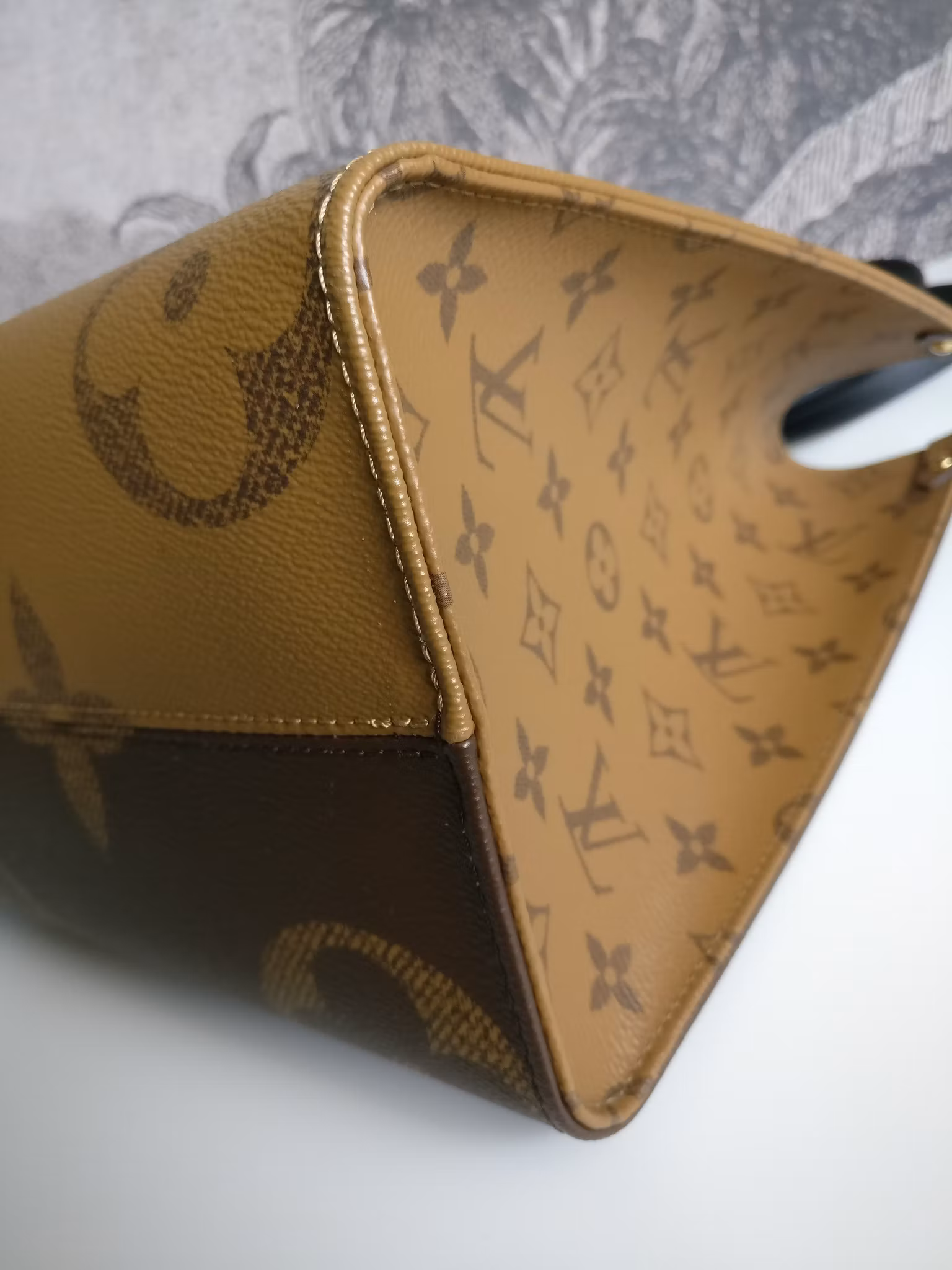 Louis Vuitton OnTheGo MM