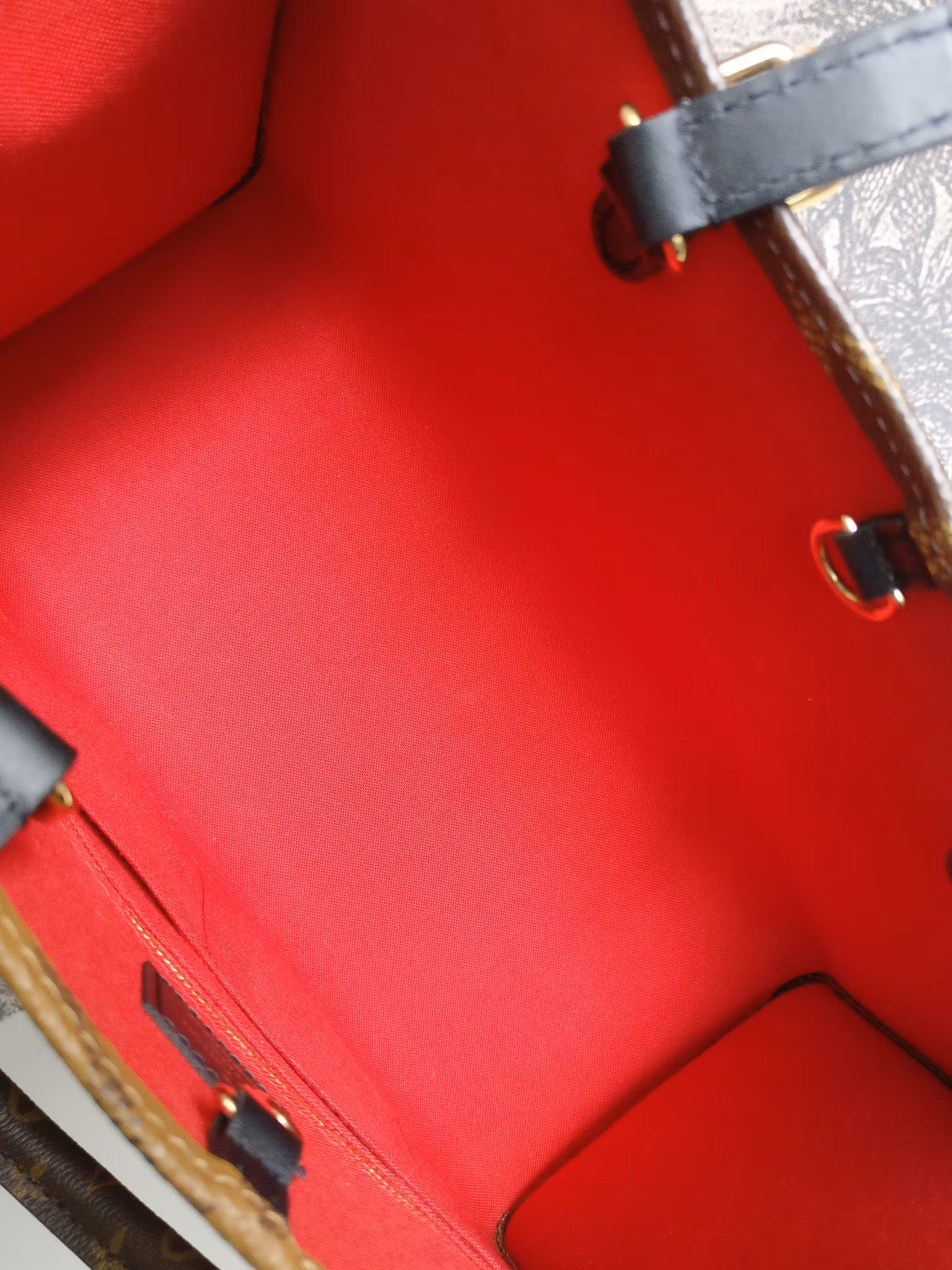 Louis Vuitton OnTheGo MM