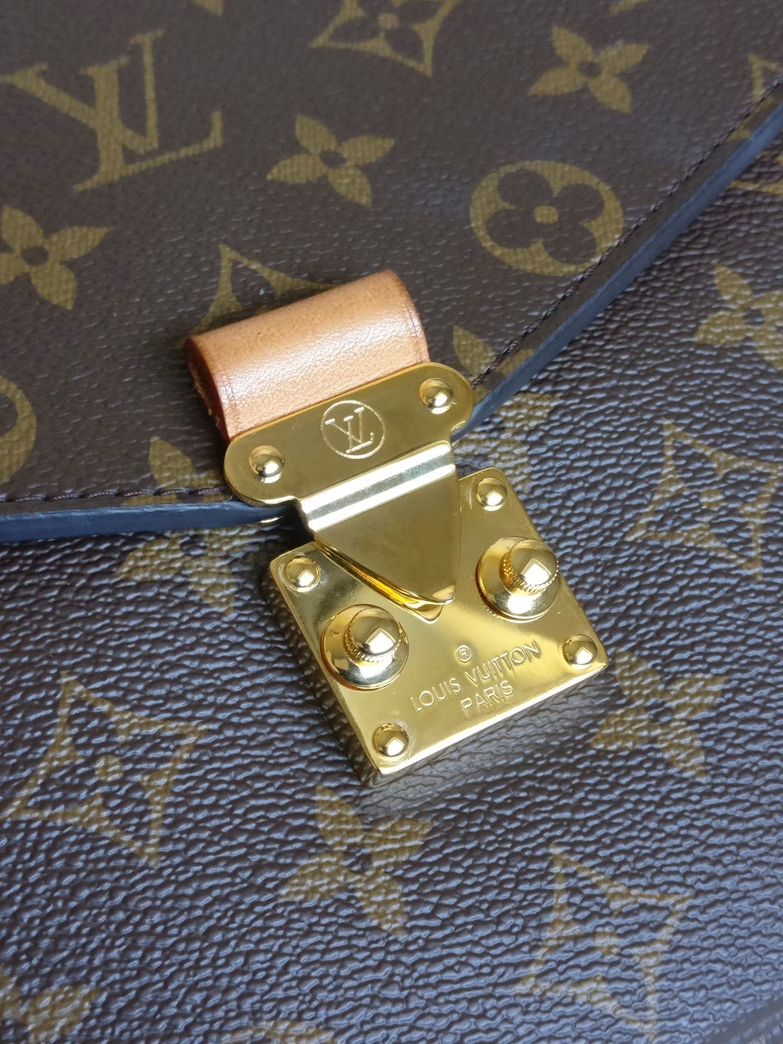 Louis Vuitton Pochette Metis