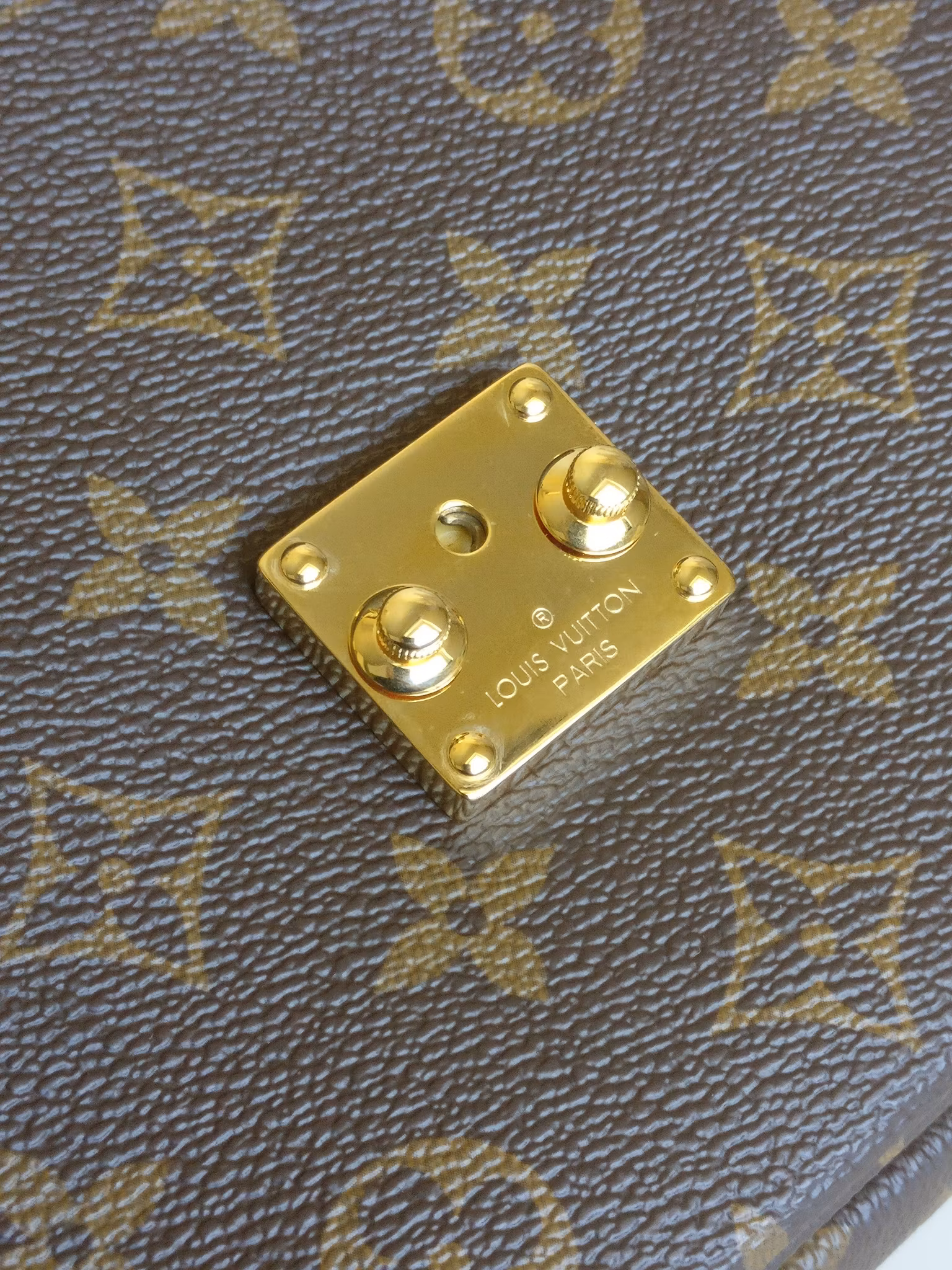 Louis Vuitton Pochette Metis