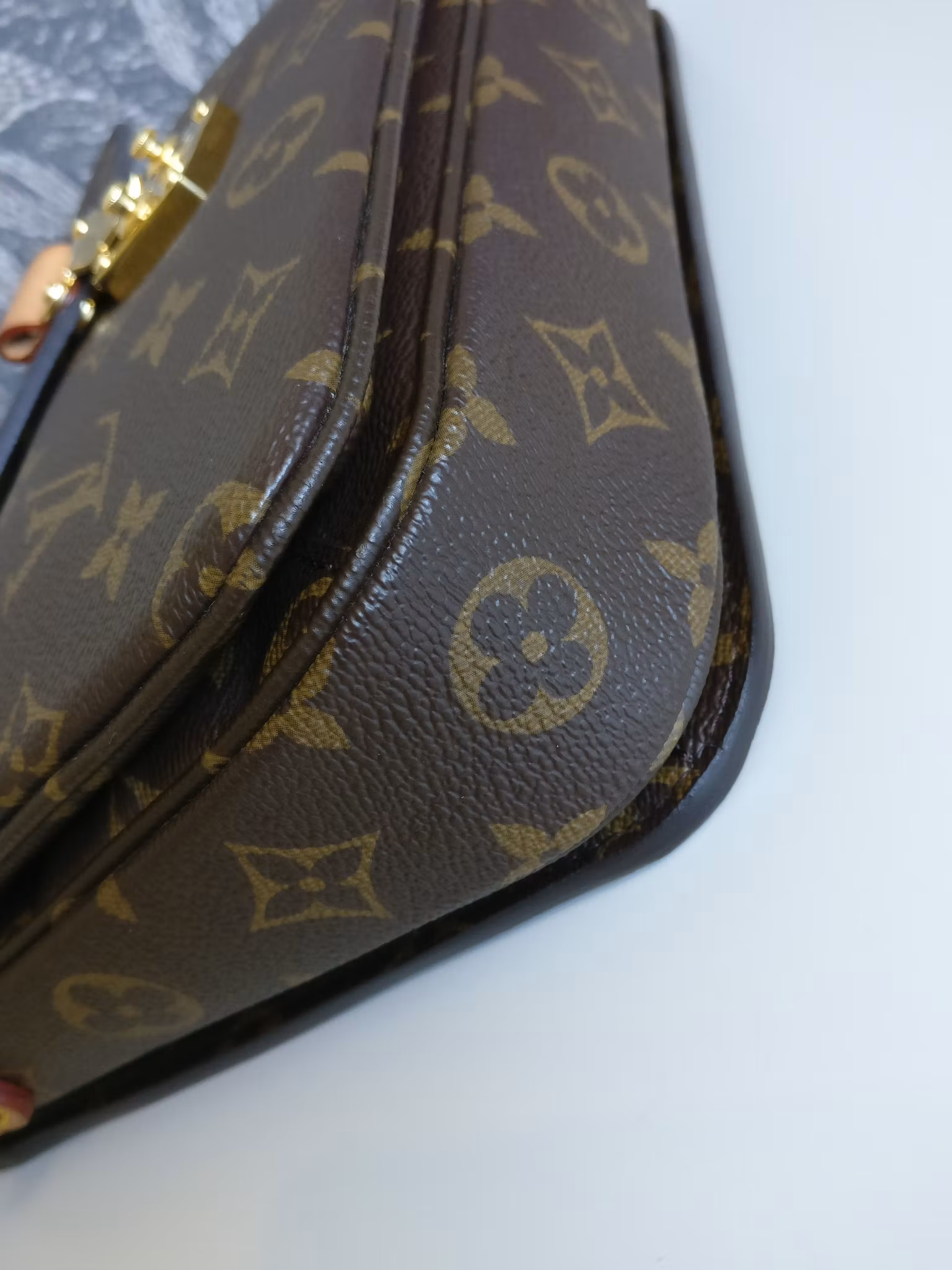 Louis Vuitton Pochette Metis