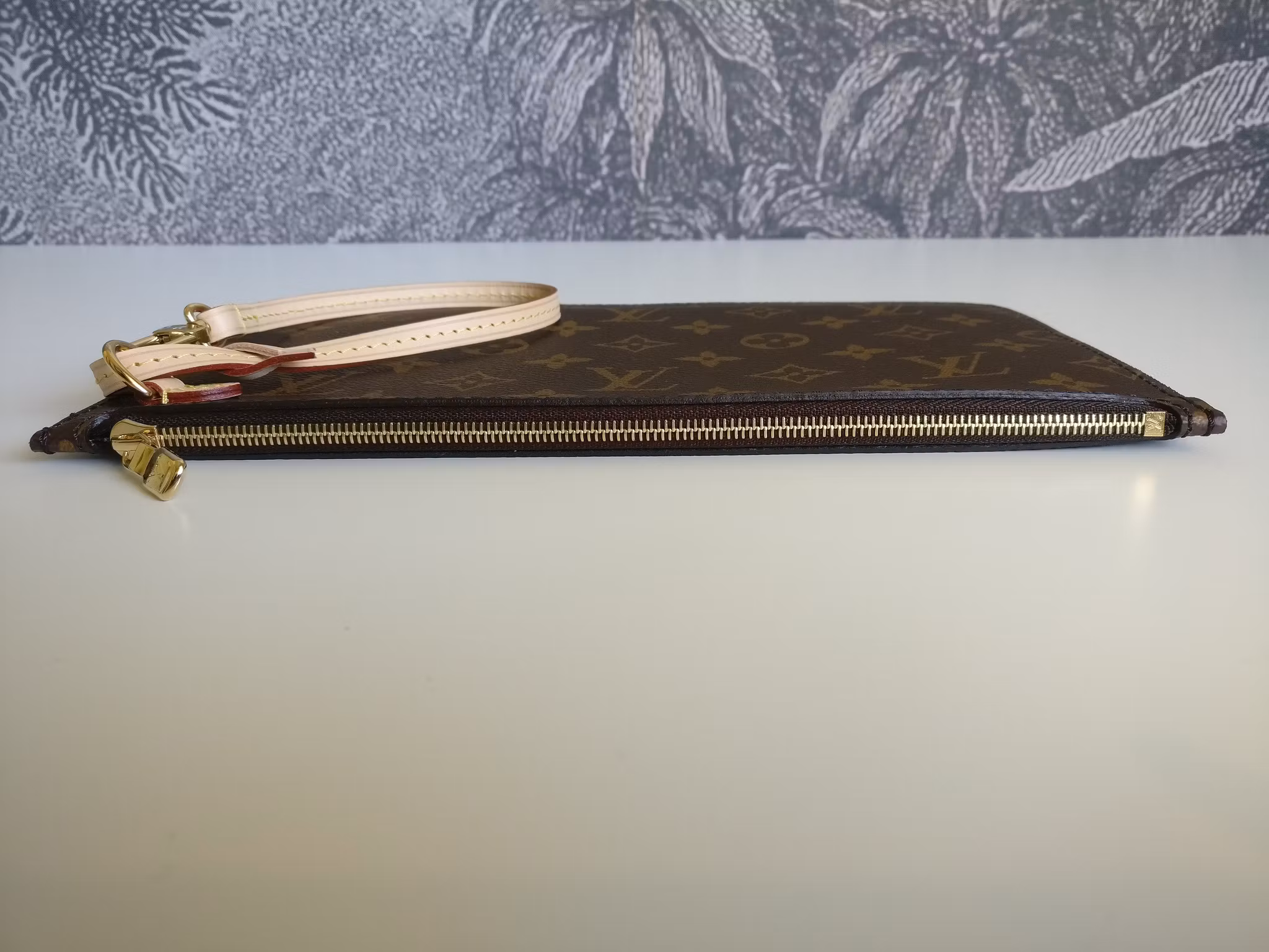 Louis Vuitton Neverfull MM pouch